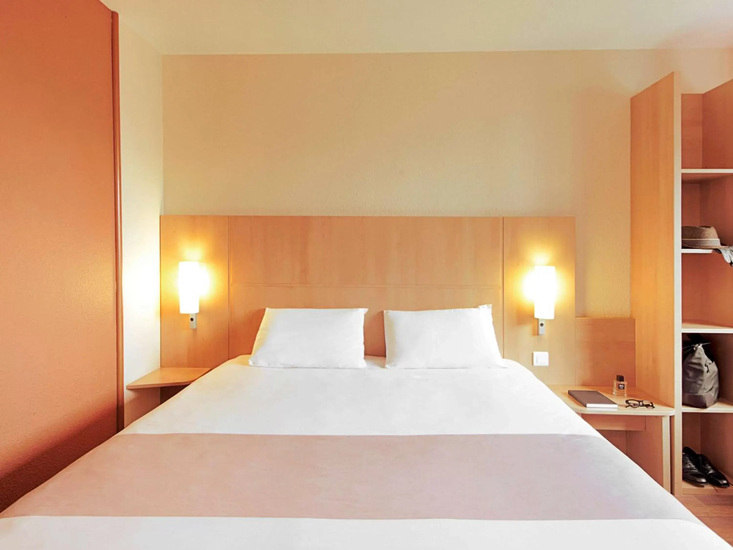 Photo of the whole room, Bed in Ibis Kraków Stare Miasto Photo of the whole room, Bed in Ibis Kraków Stare Miasto