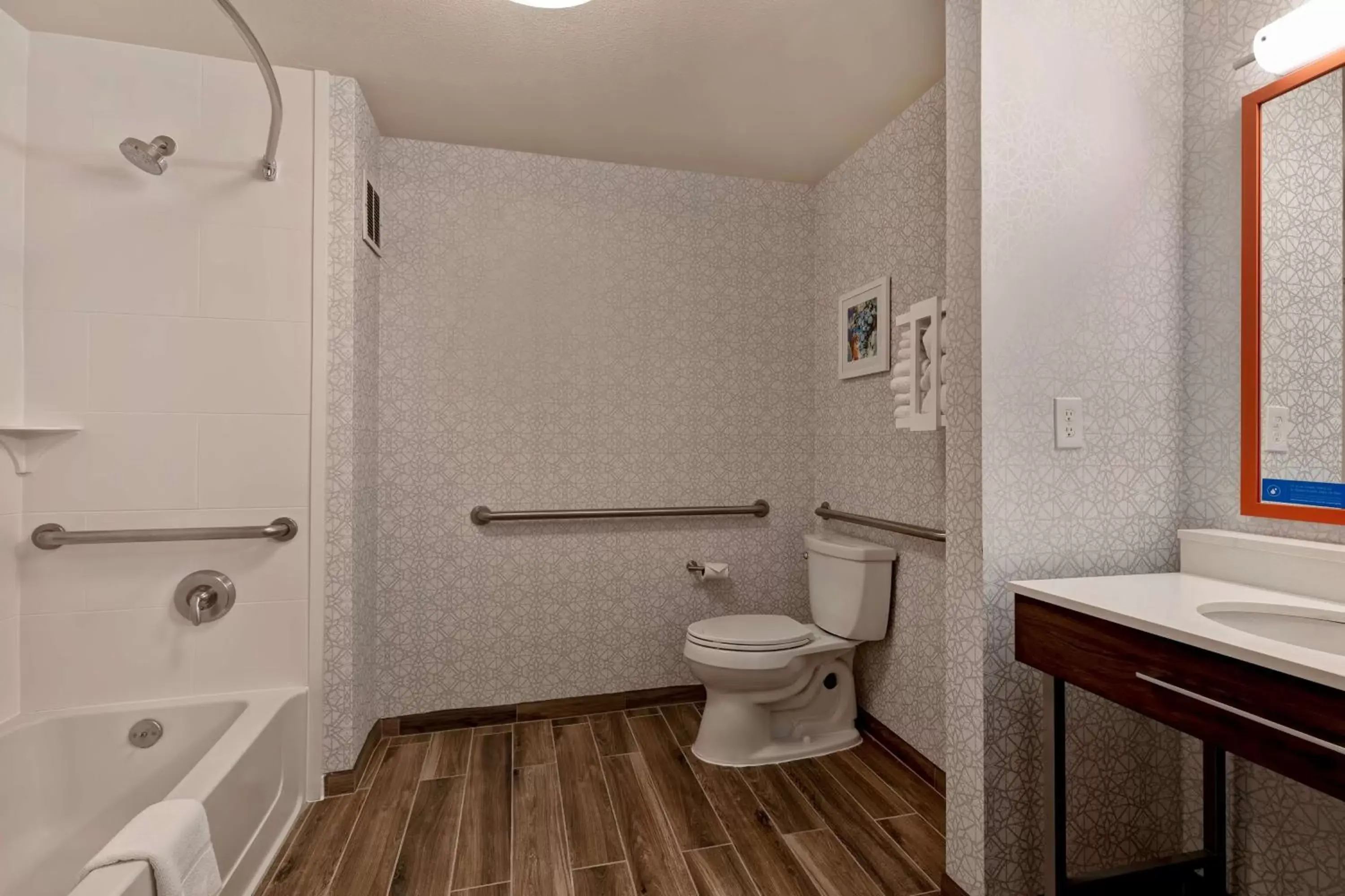 Bathroom in Hampton Inn & Suites Rohnert Park - Sonoma County