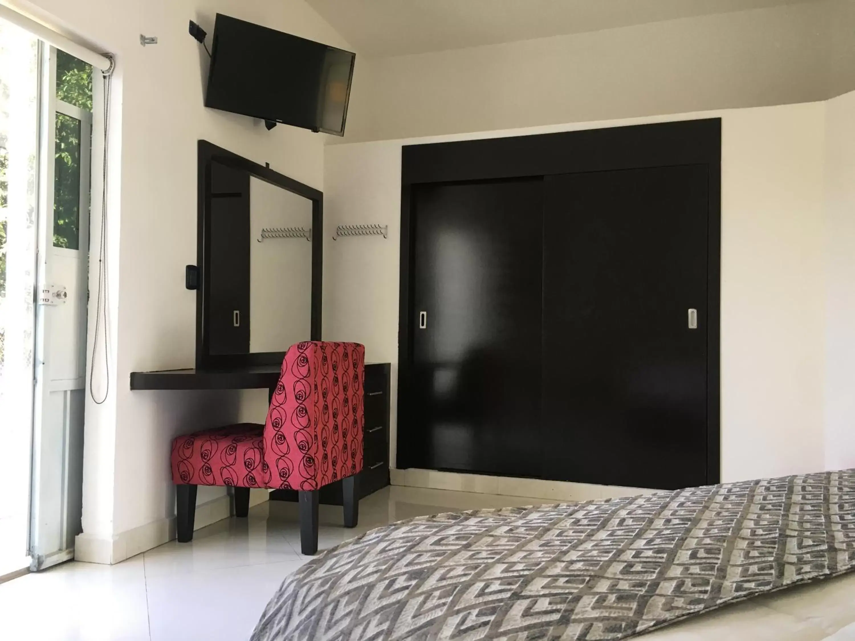 Bedroom, TV/Entertainment Center in Hotel Maragreens