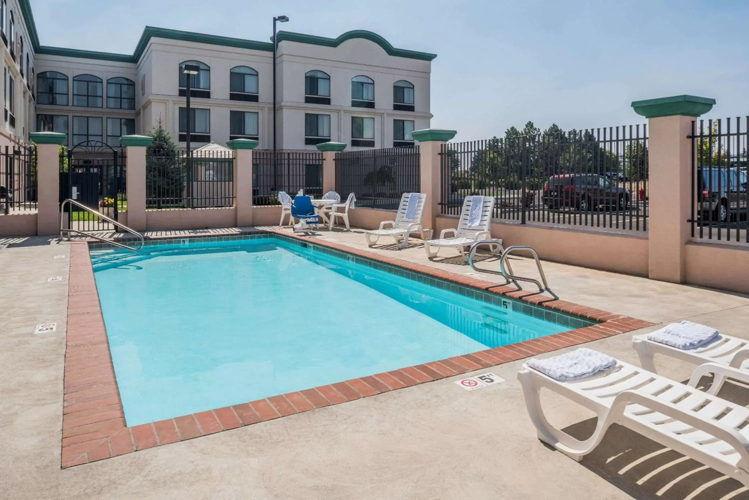 On site, Swimming Pool in Wingate by Wyndham Spokane Airport