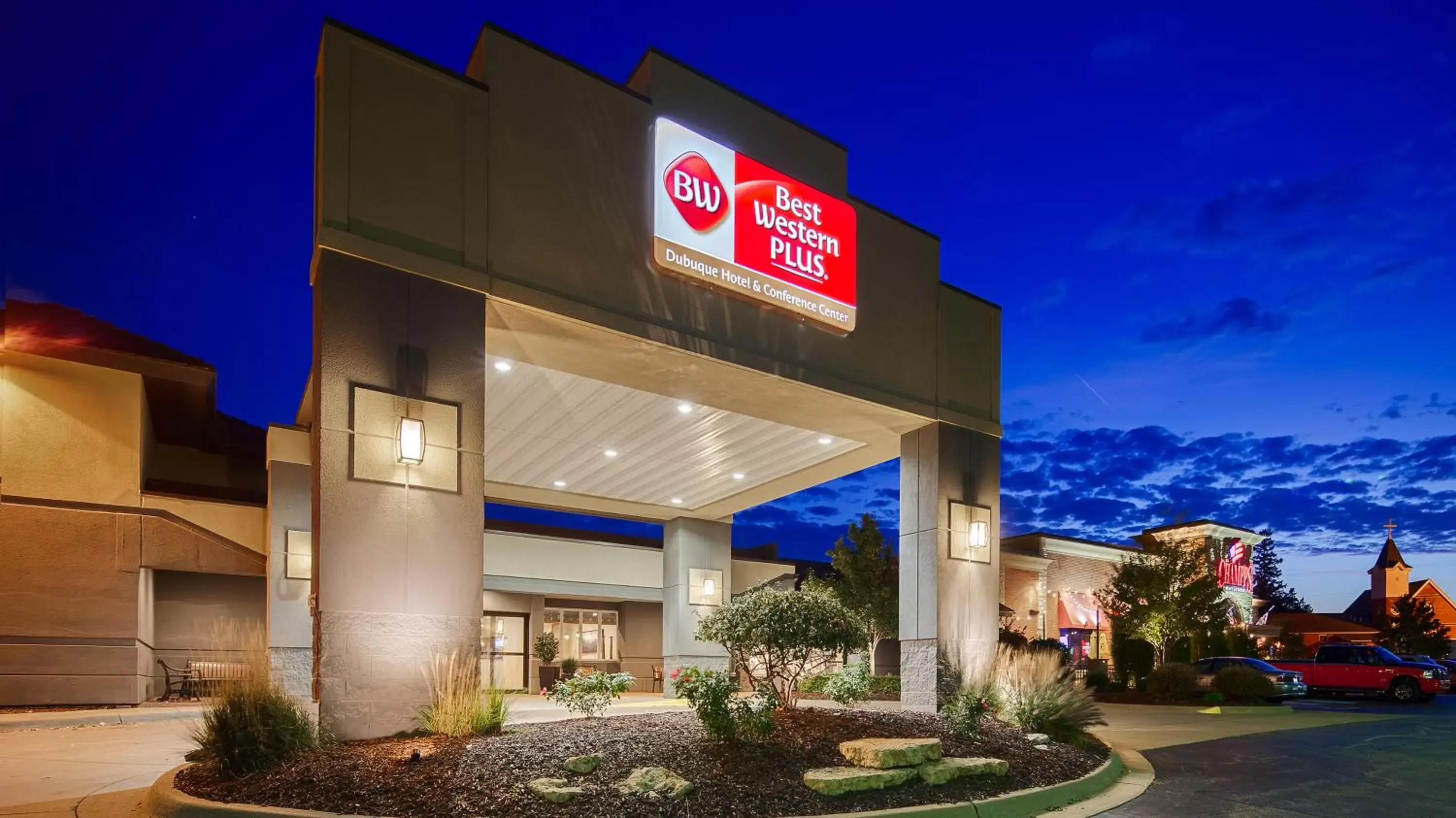 Property Building in Best Western Plus Dubuque Hotel and Conference Center