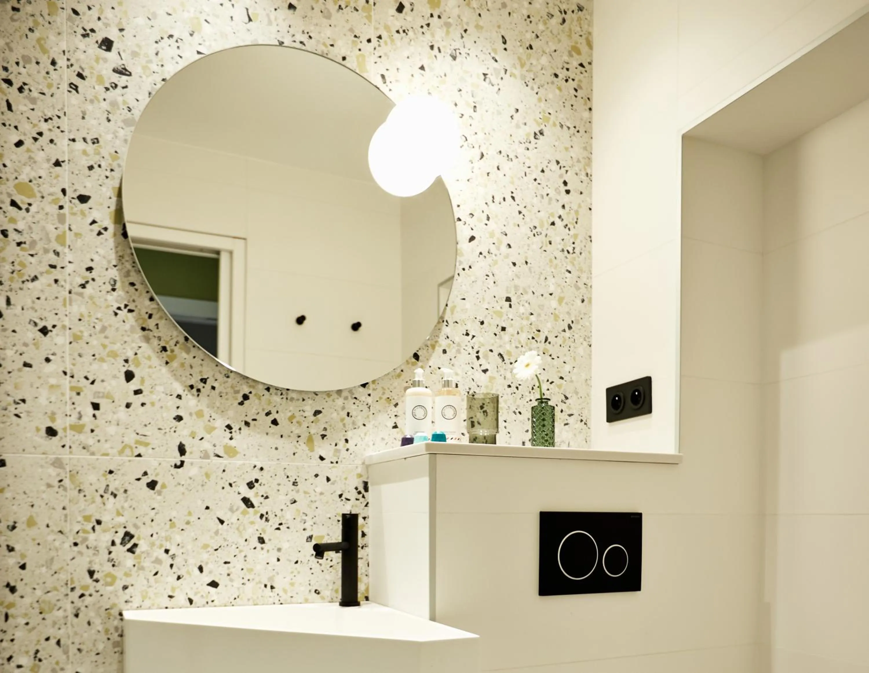 Shower in Hôtel Amoi Paris