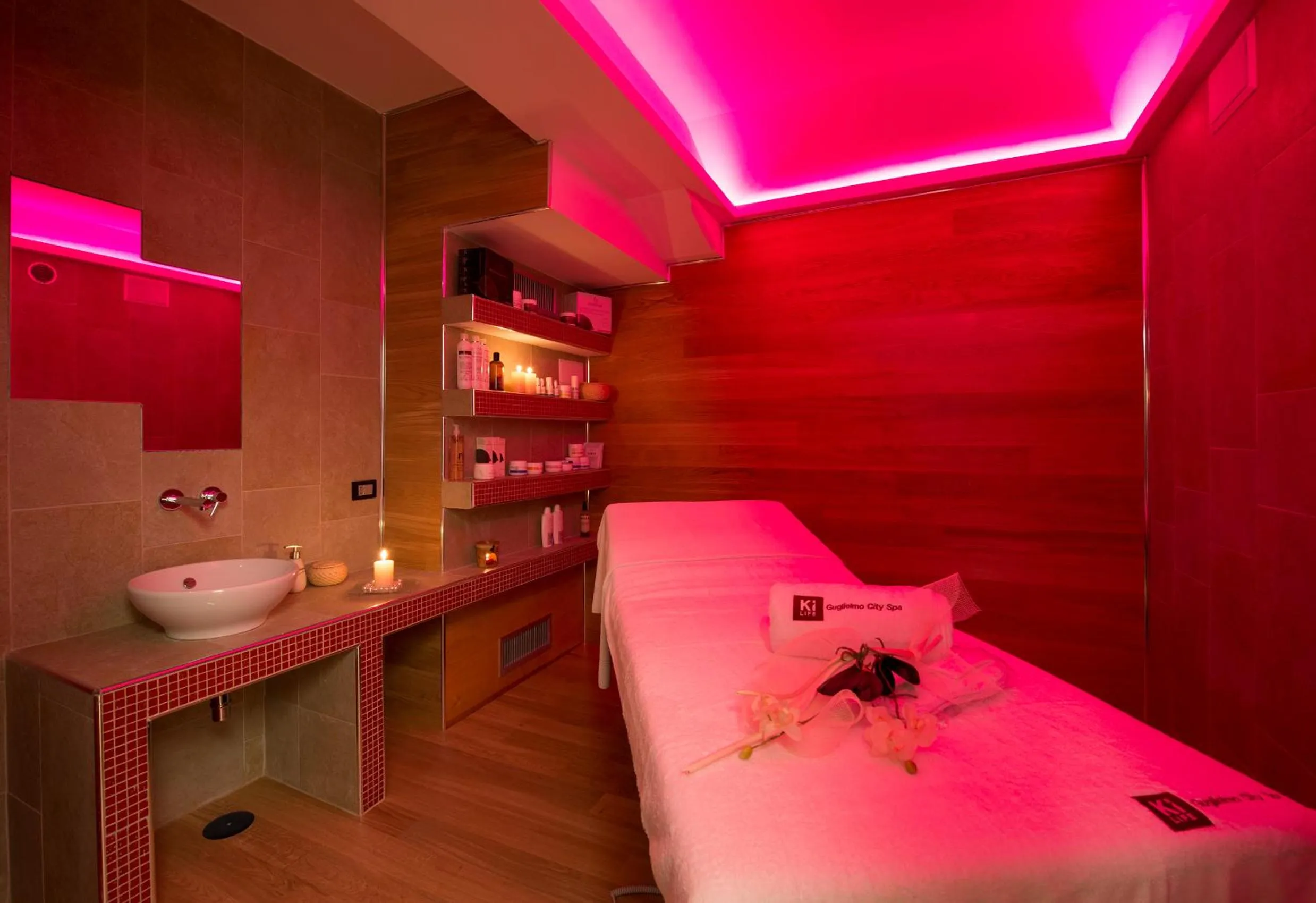 Spa and wellness centre/facilities, Bed in Hotel Guglielmo