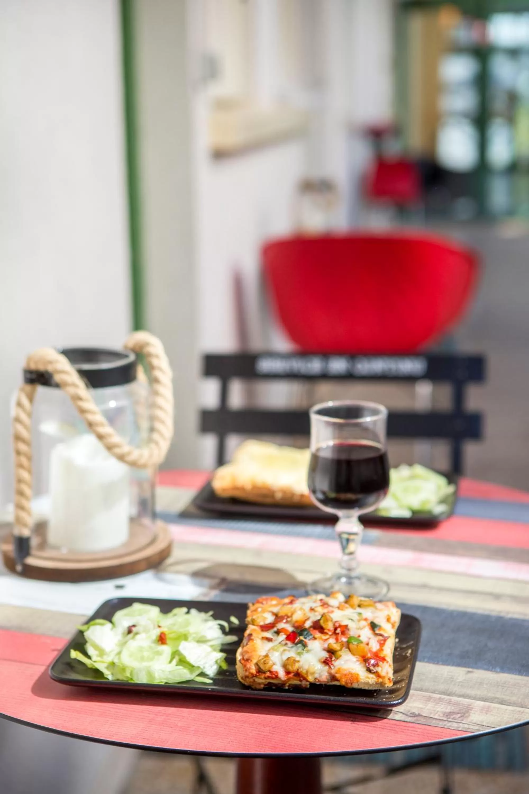 Food and drinks in HOTEL DE PARIS MONTPARNASSE