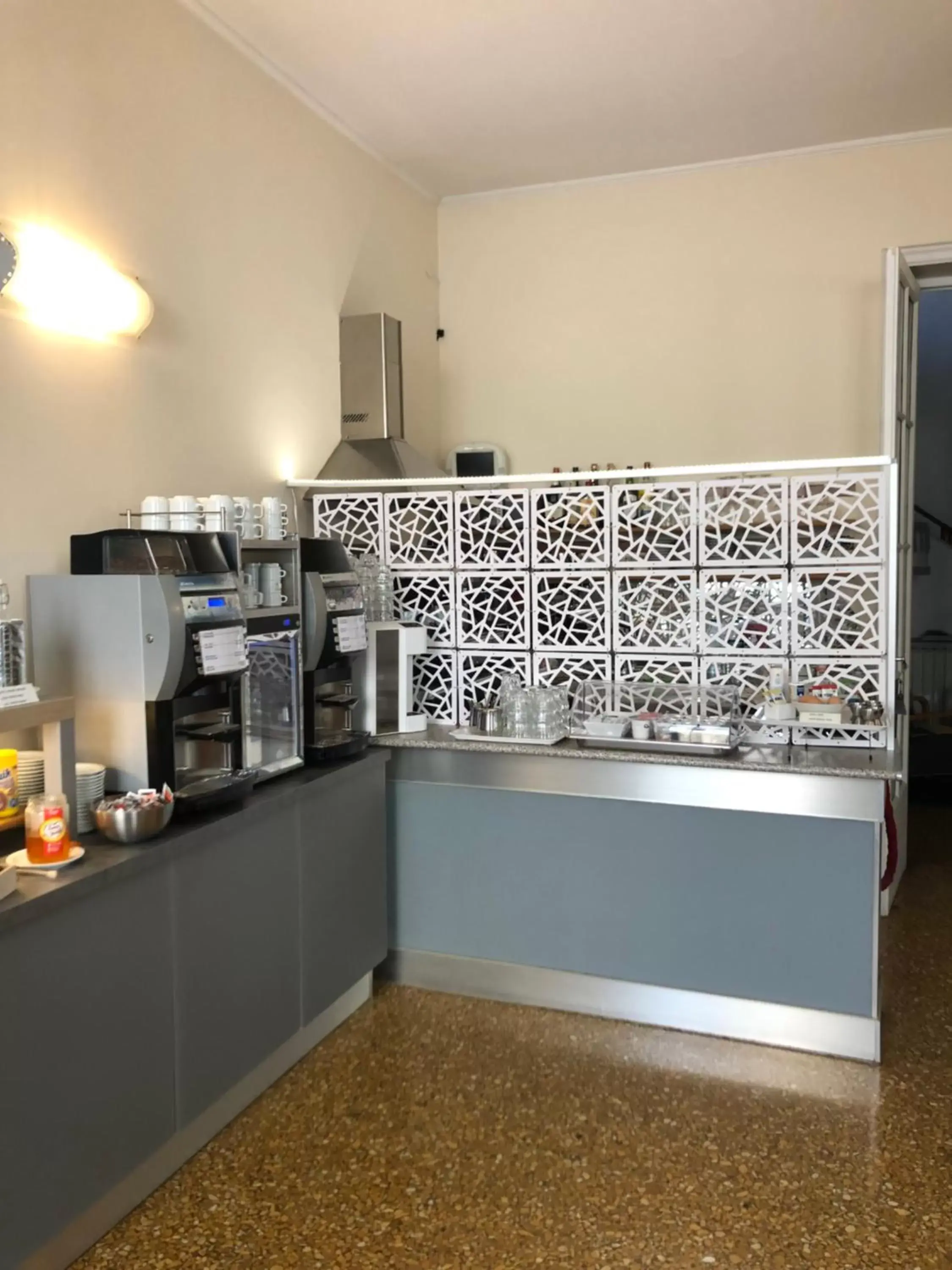 Kitchen/Kitchenette in Hotel Cairoli