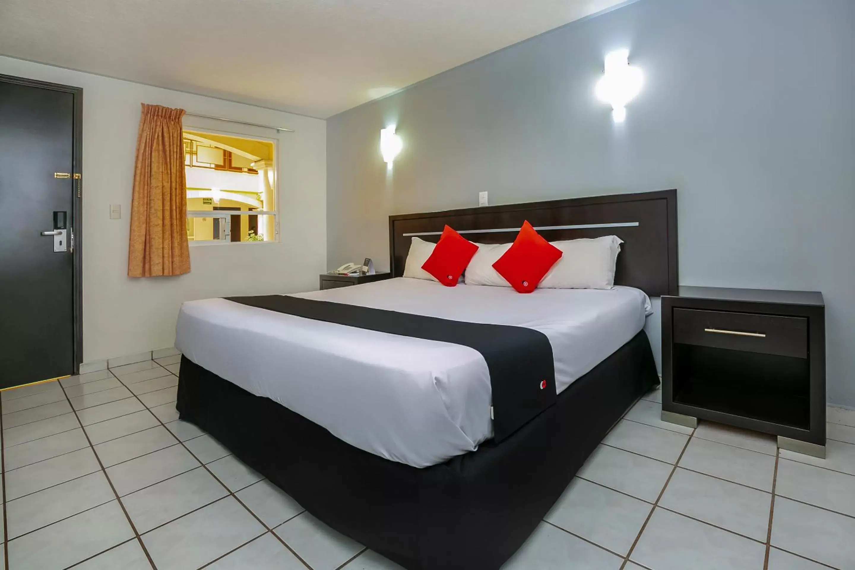 Bedroom, Bed in Capital O Hotel Victoria Morelia
