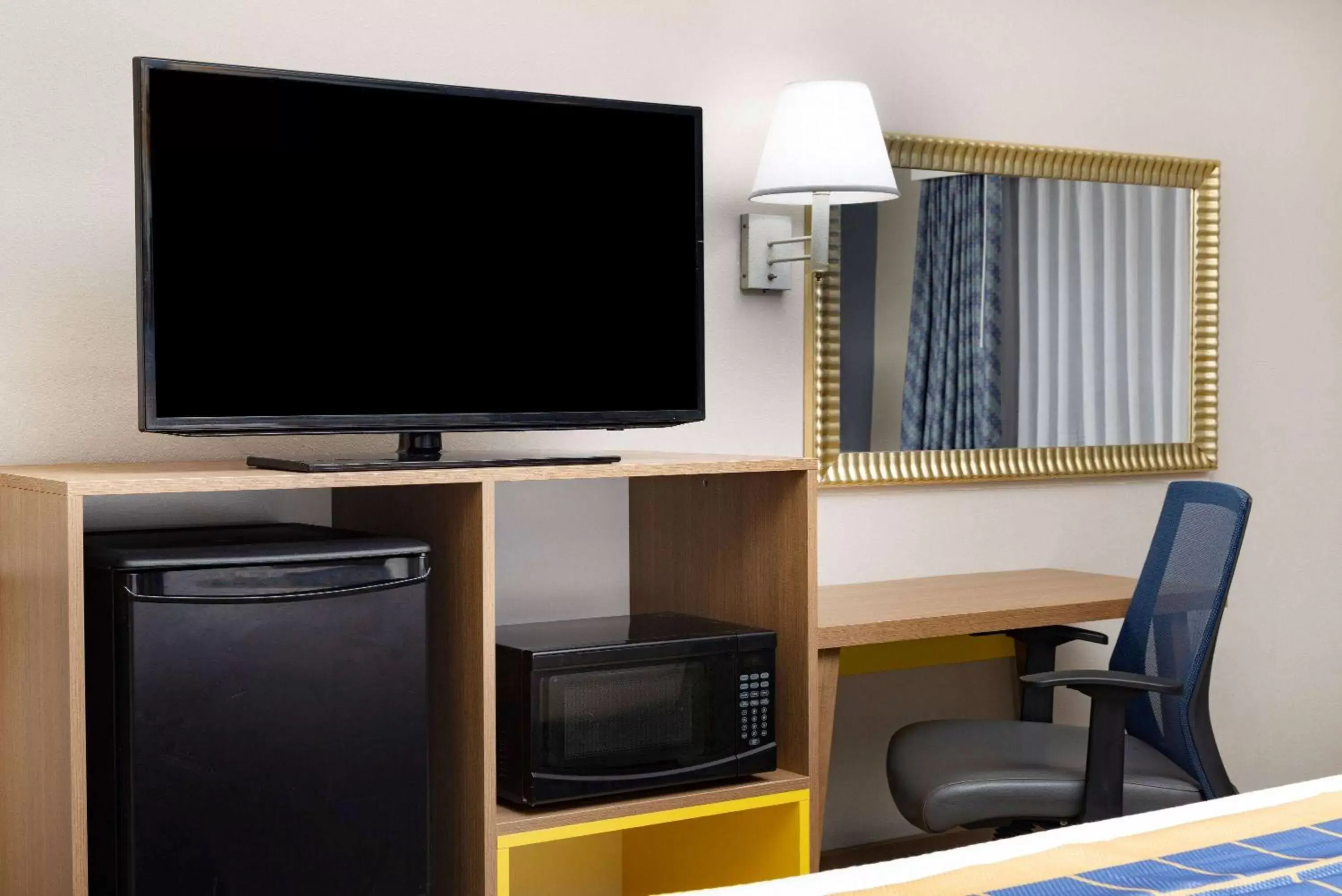 Photo of the whole room in Days Inn & Suites by Wyndham Savannah Midtown Photo of the whole room in Days Inn & Suites by Wyndham Savannah Midtown