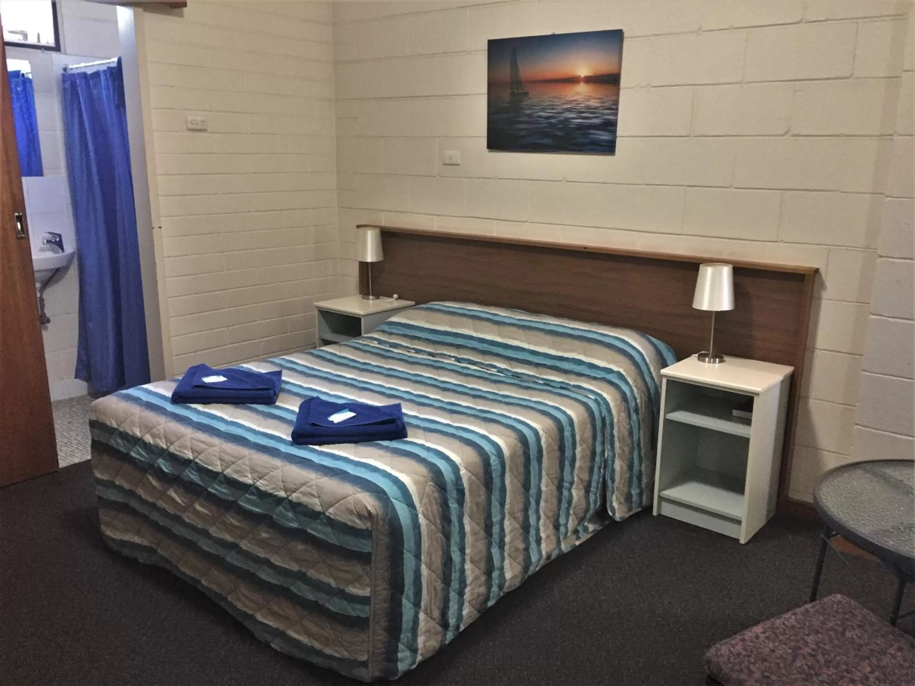 Bed in Ceduna Motor Inn