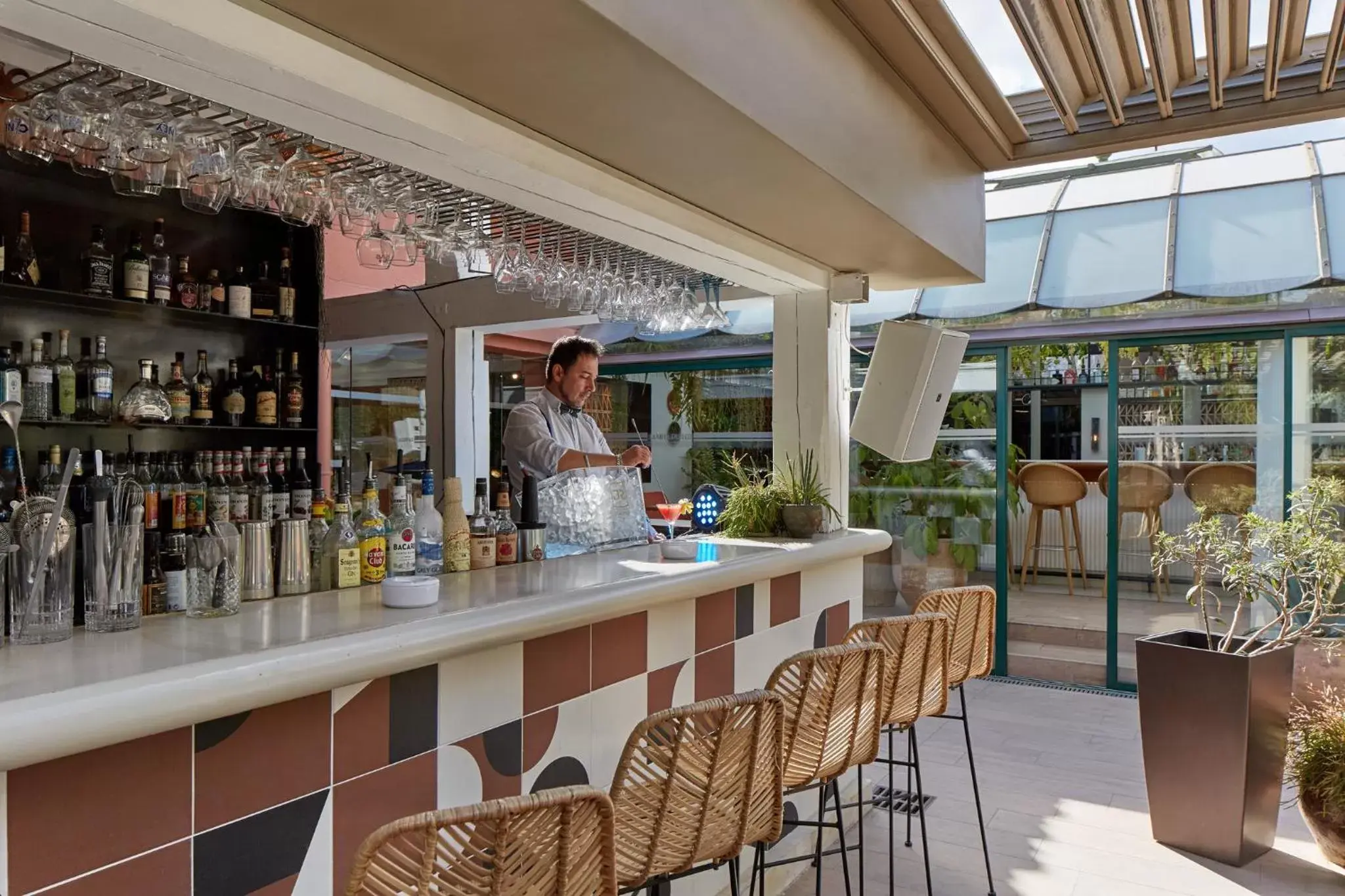 Restaurant/places to eat, Lounge/Bar in Villa Duflot Hôtel & Spa Perpignan