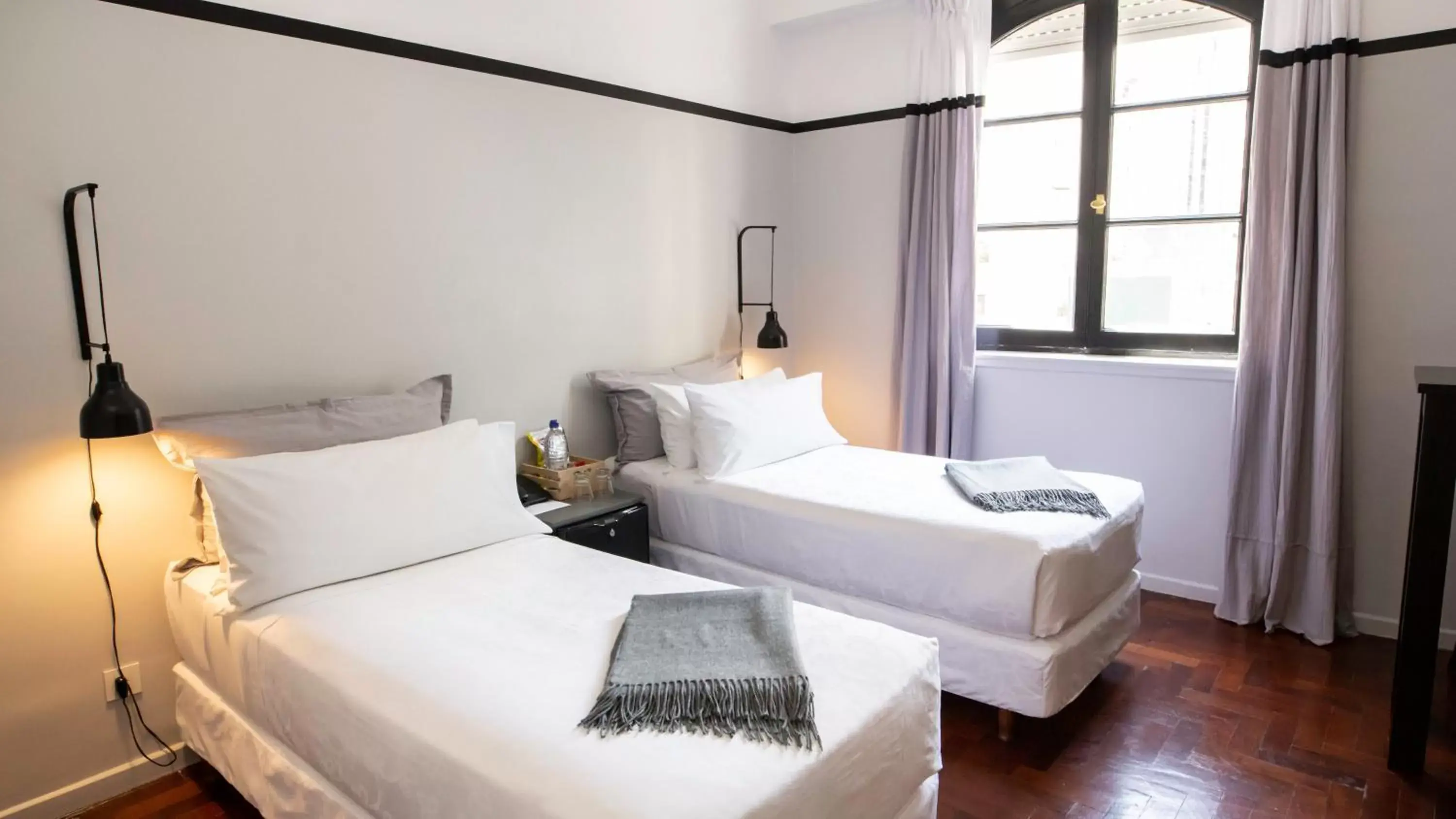 Photo of the whole room, Bed in Carsson Hotel Downtown Buenos Aires Photo of the whole room, Bed in Carsson Hotel Downtown Buenos Aires