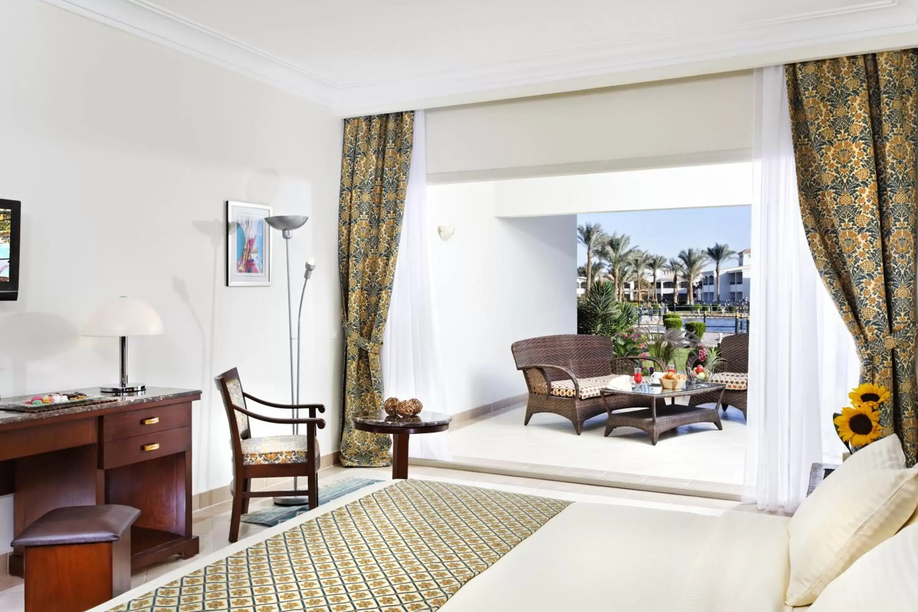 Bedroom, Seating Area in Pickalbatros Dana Beach Resort - Hurghada