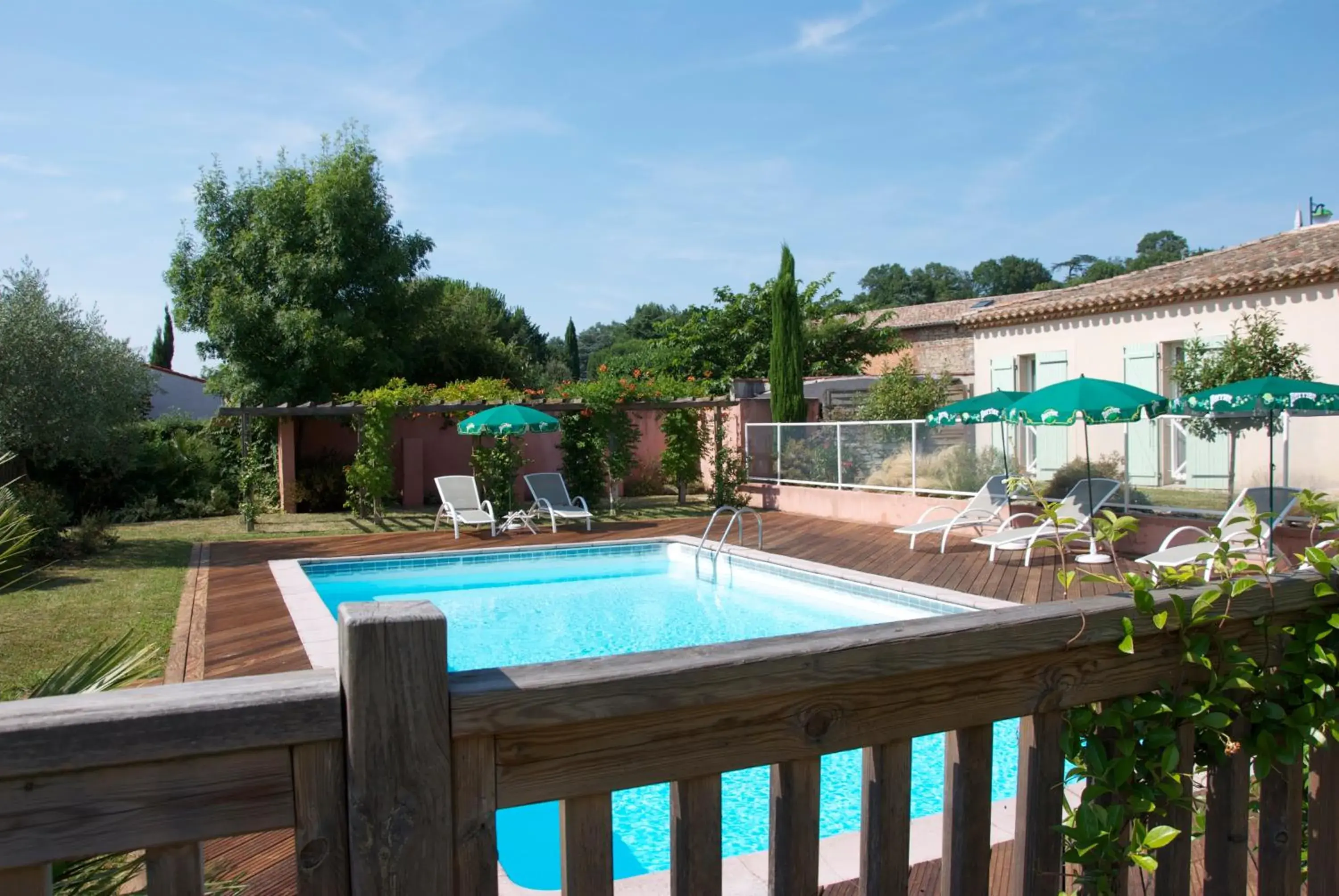 Day, Swimming Pool in Hôtel Le Barry, Toulouse Nord