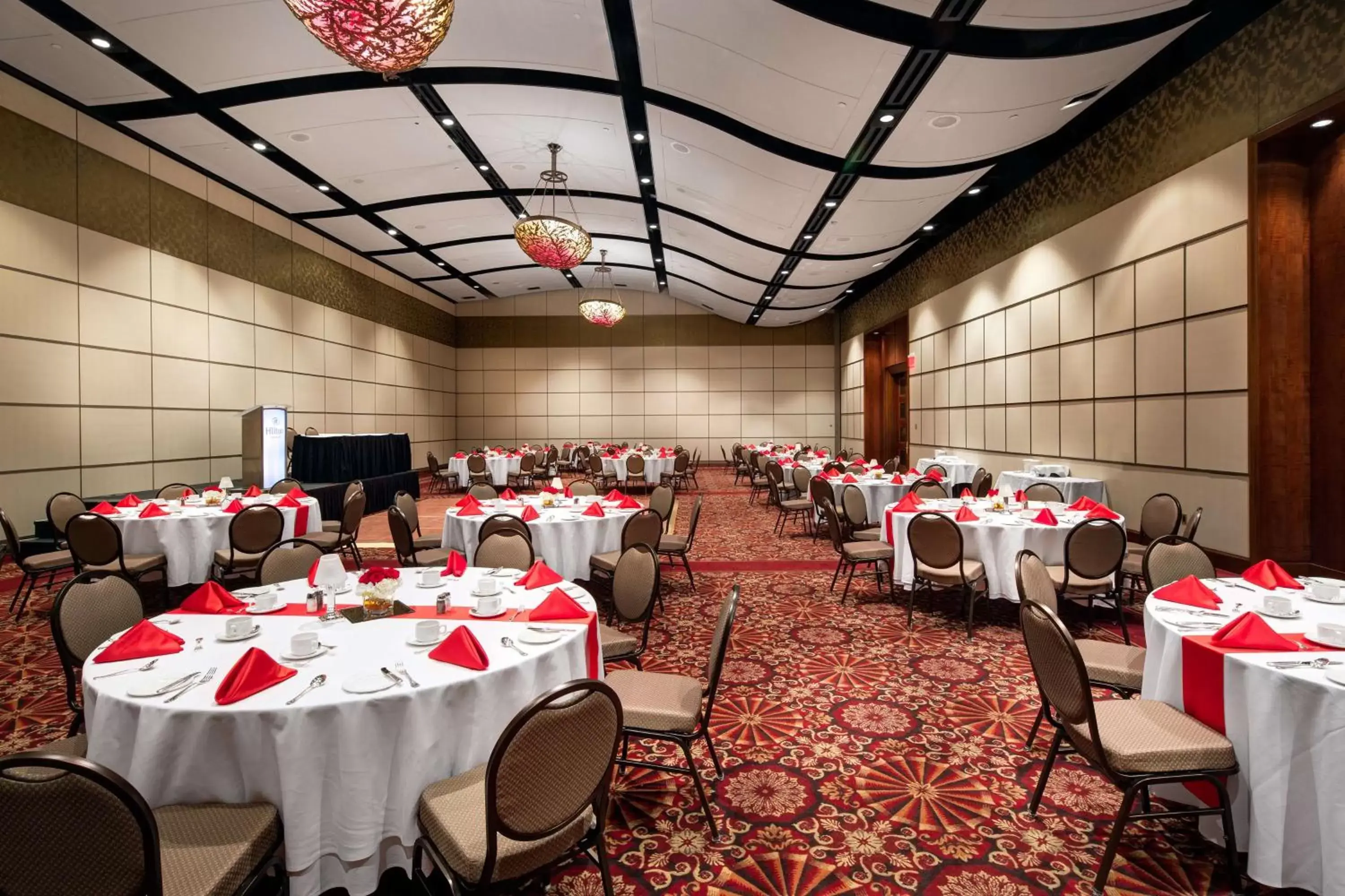 Meeting/conference room, Restaurant/Places to Eat in Hilton Lac-Leamy