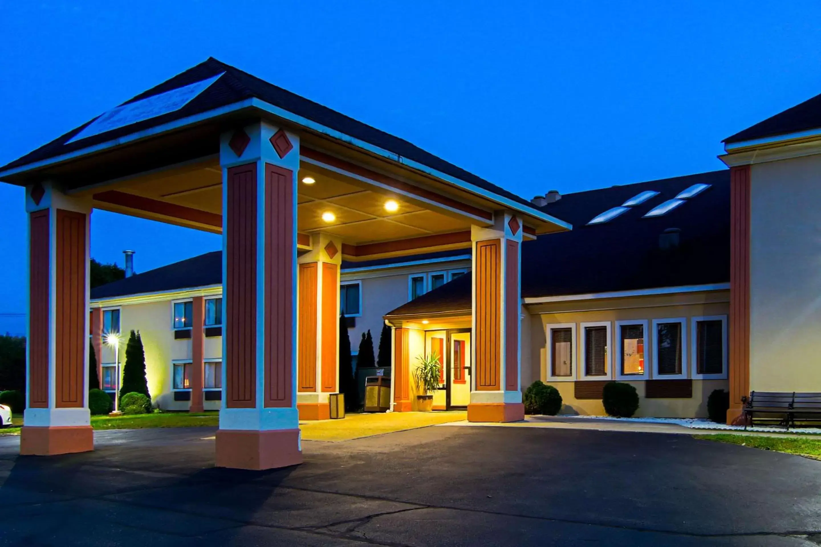 Property building in Quality Inn Plainfield I-395