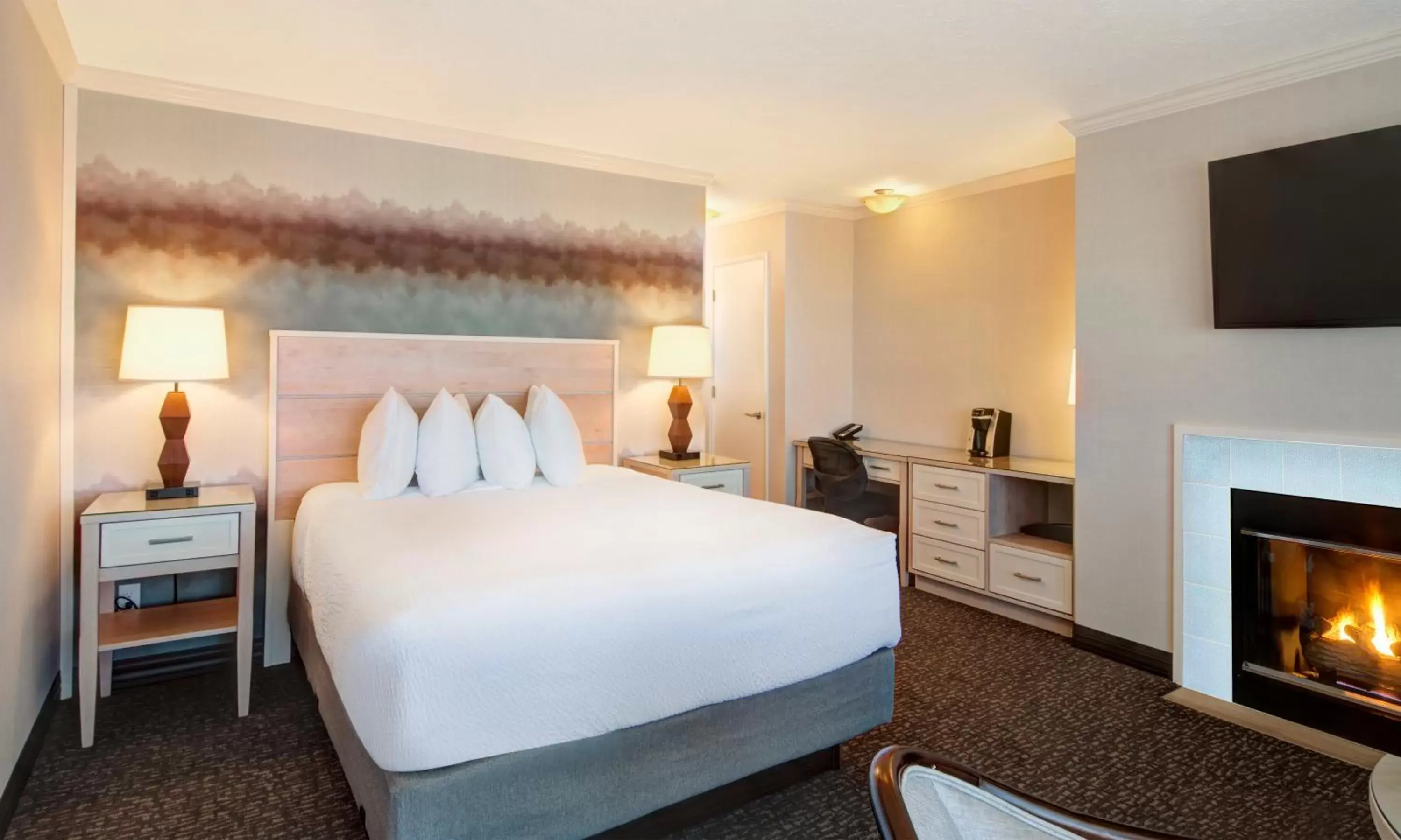 Bed in Hallmark Resort in Cannon Beach