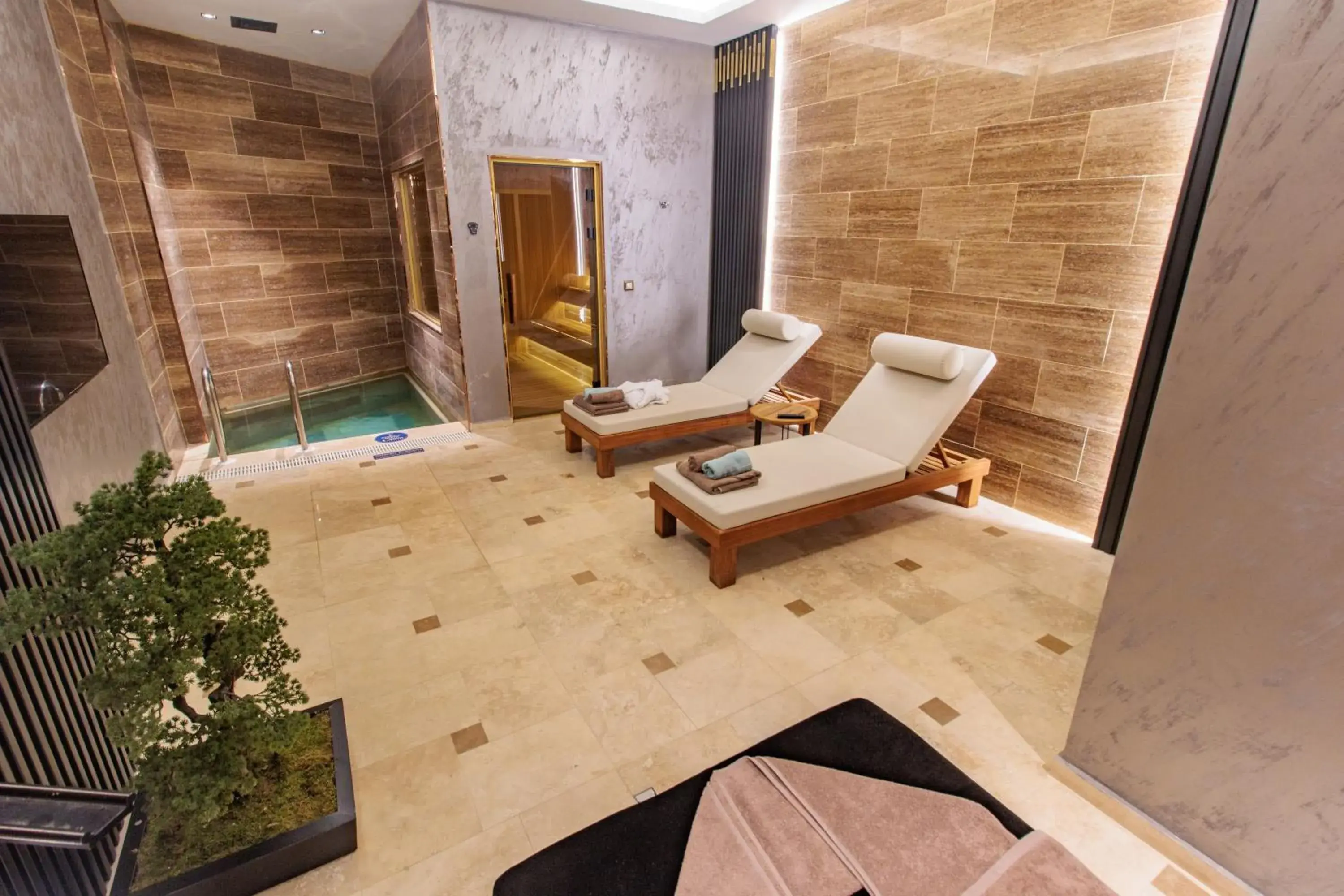 Hot Spring Bath in Anadolu Hotels Esenboga Thermal