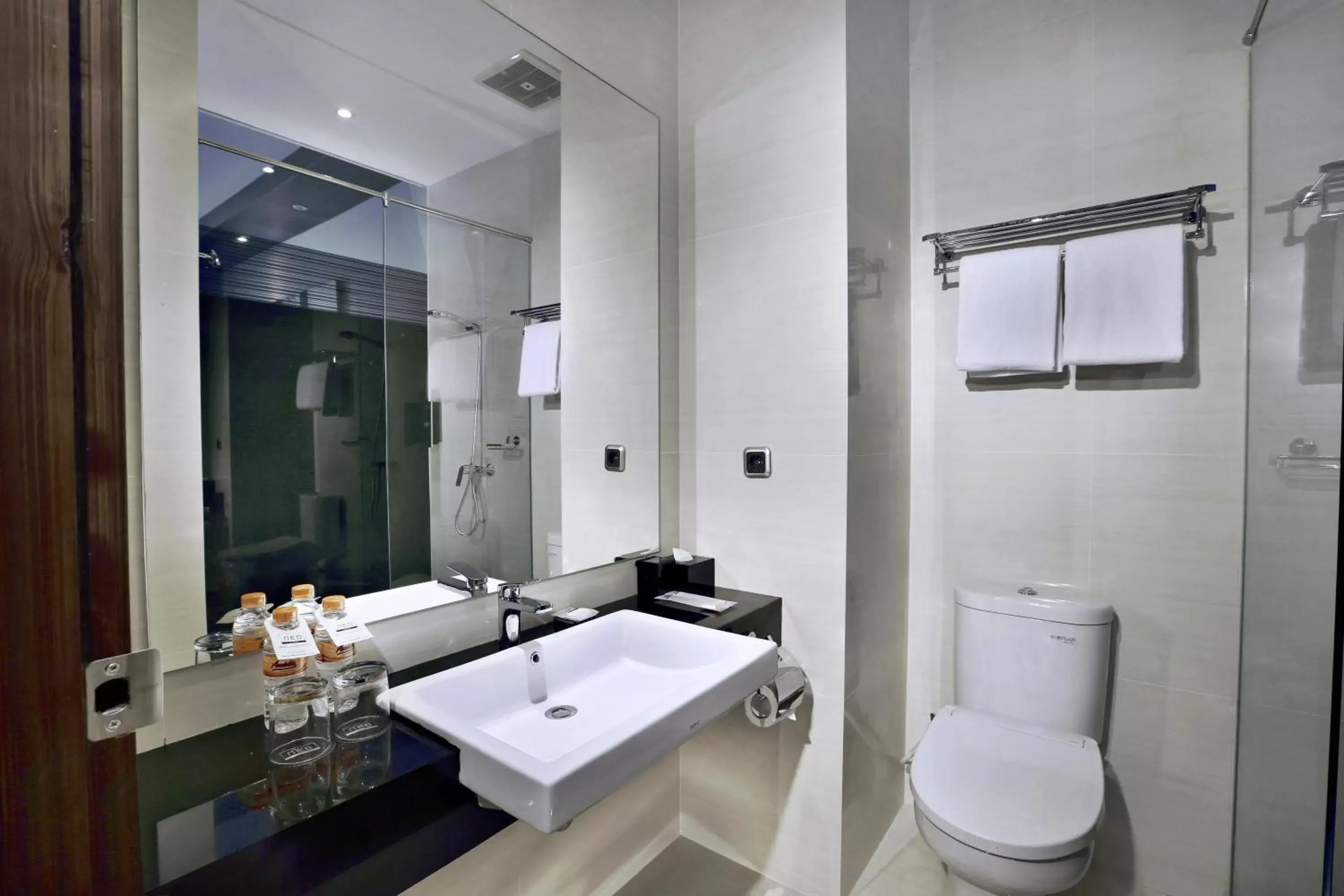 Bathroom in Neo Dipatiukur Bandung by ASTON