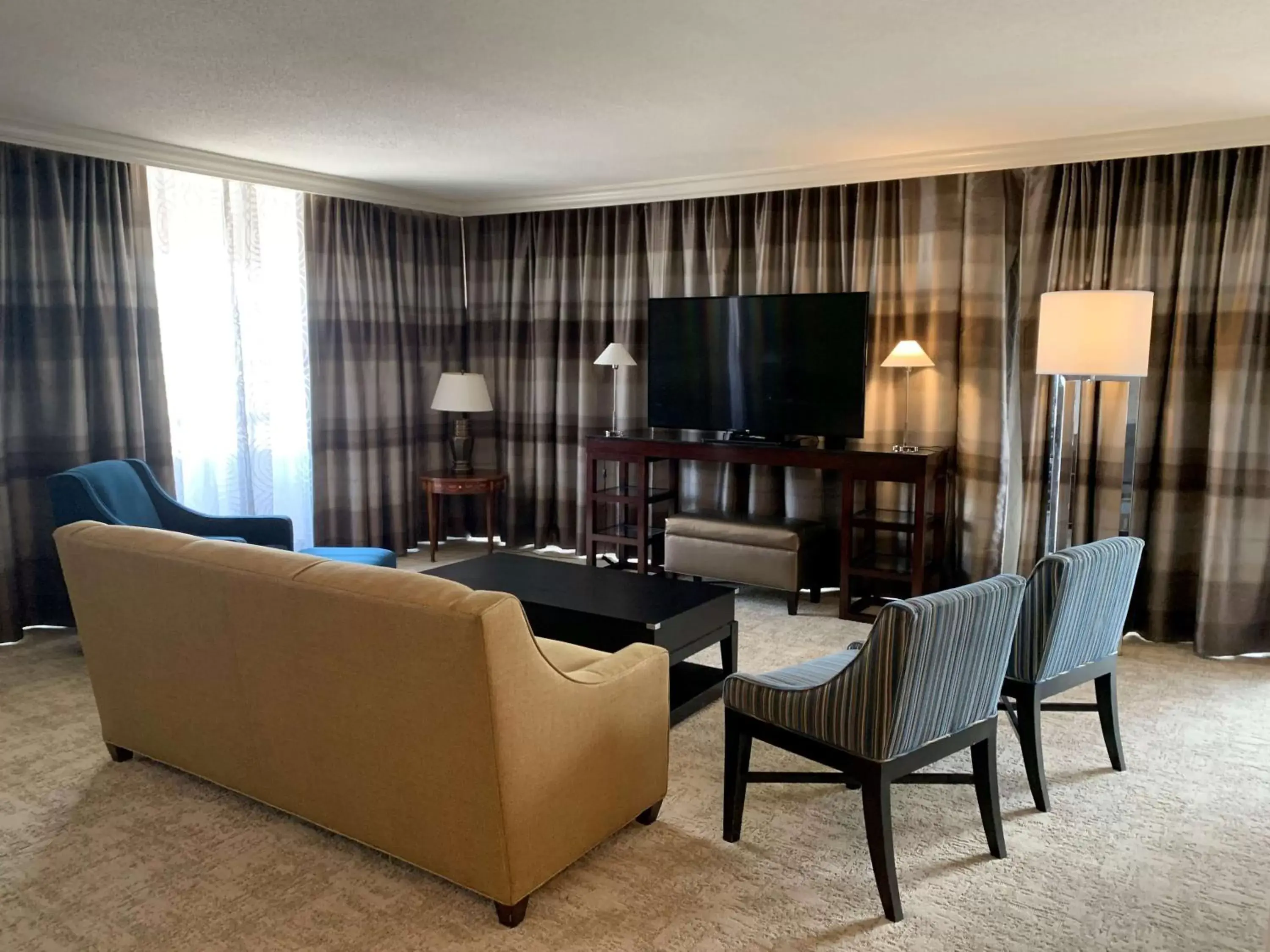 Living room, Seating Area in Hilton Houston Post Oak by the Galleria