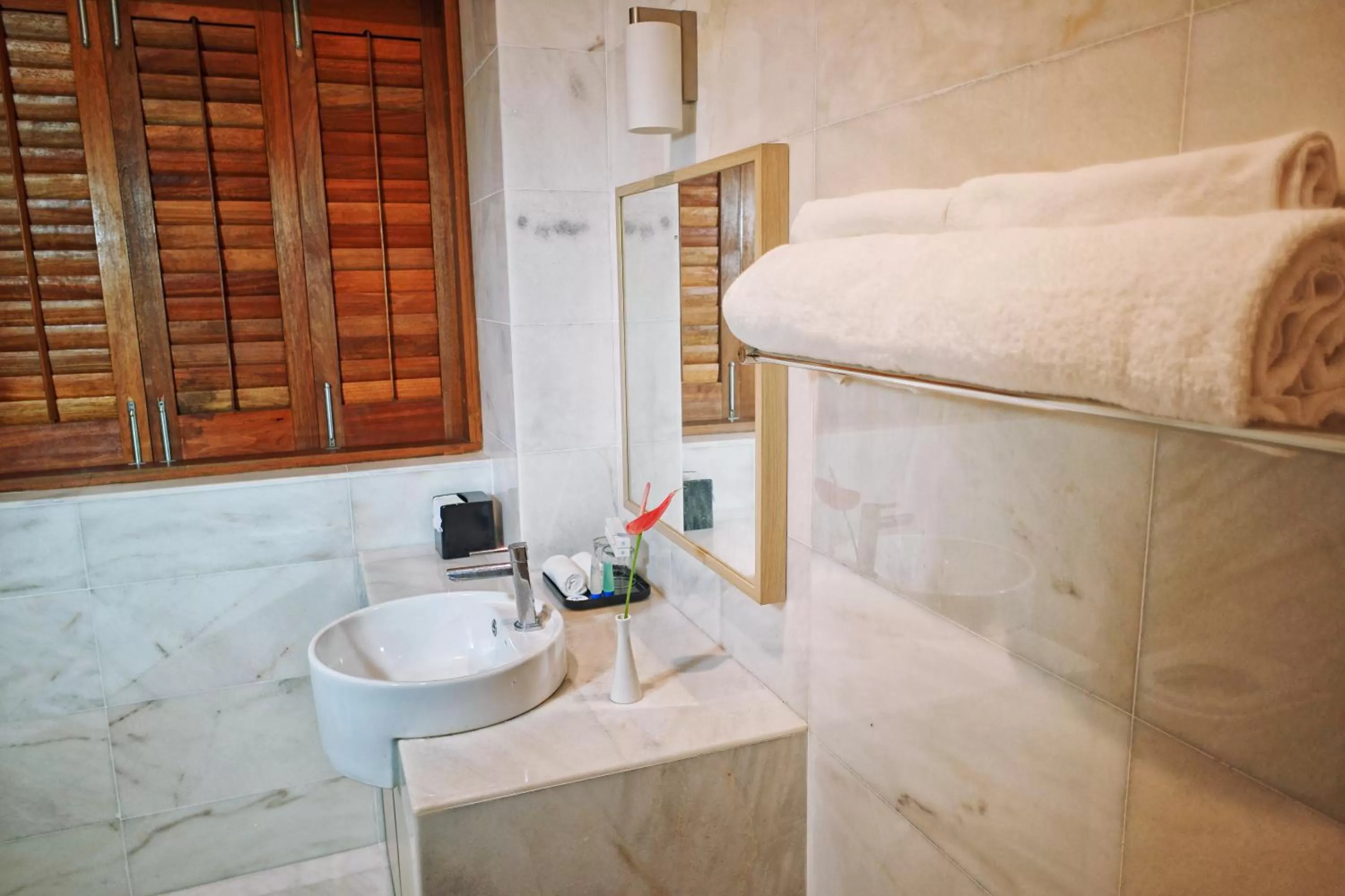 Bathroom, Bed in Harmony Valley Retreat