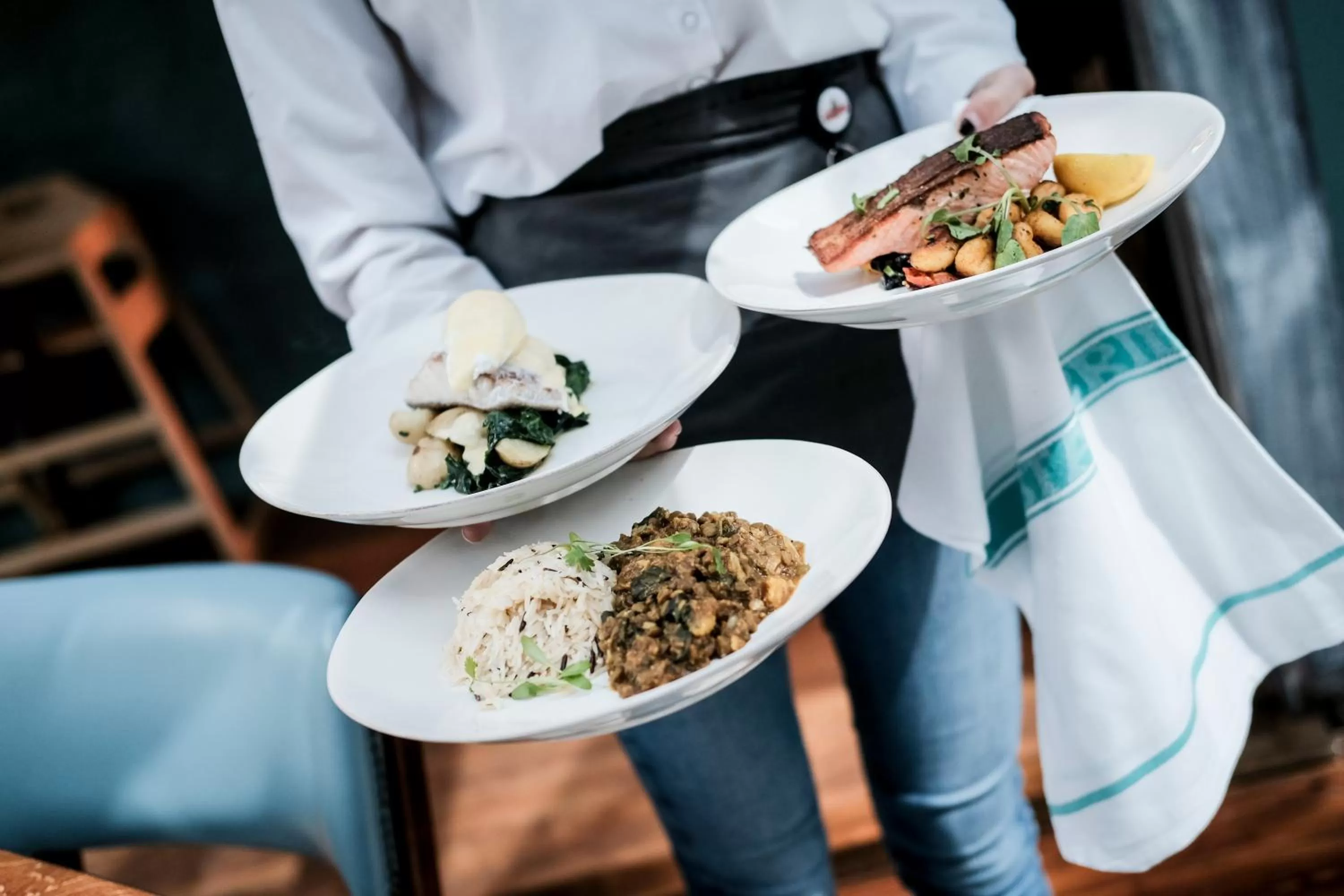 Food in Cromwell Arms Country Pub with Rooms