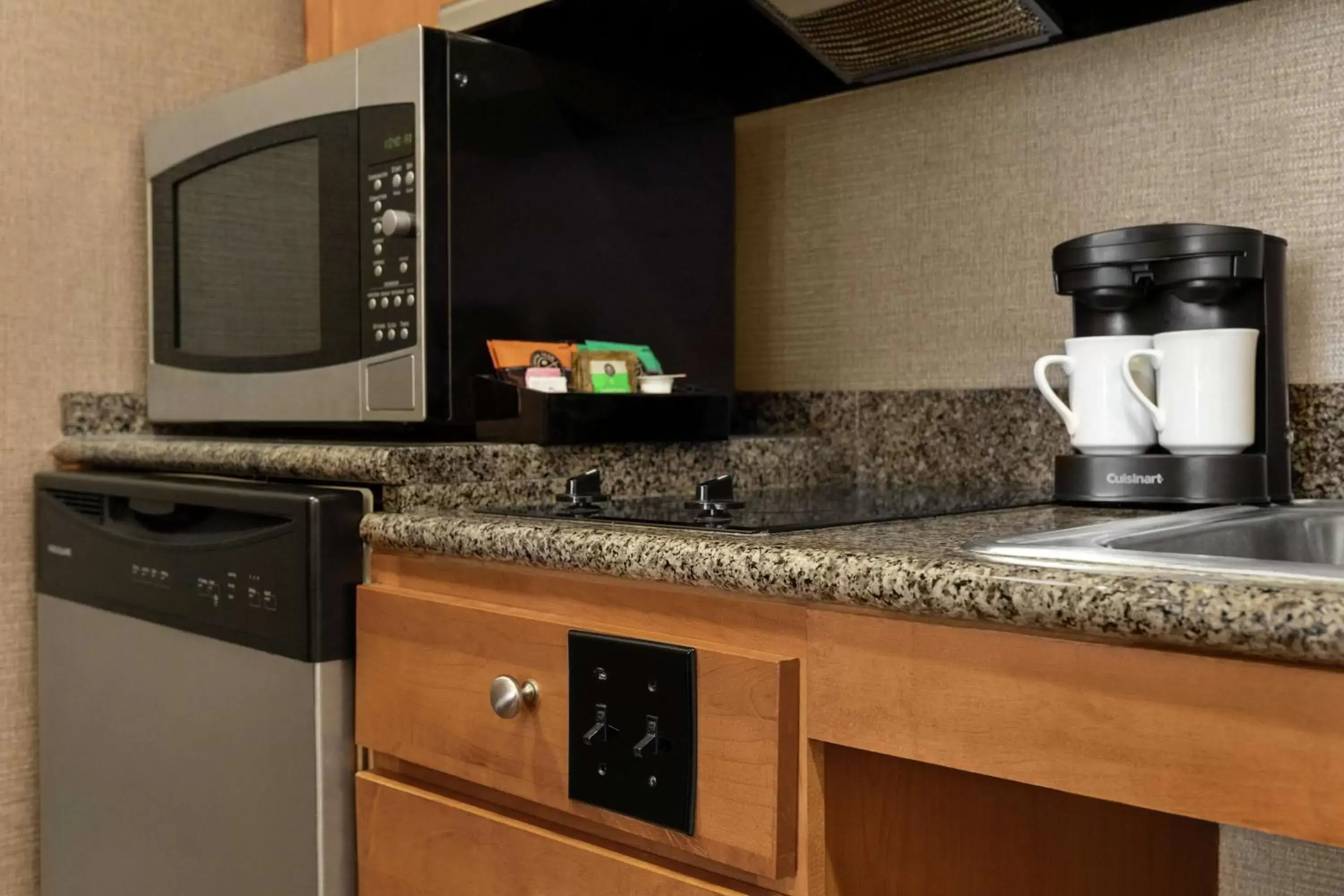 Kitchen or kitchenette, Kitchen/Kitchenette in Homewood Suites by Hilton Allentown-Bethlehem Airport