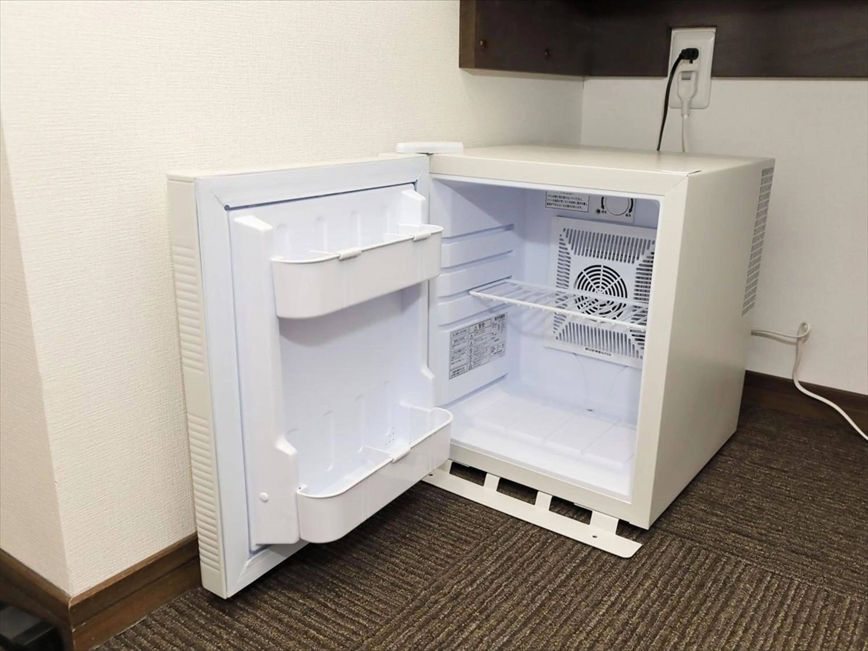 Photo of the whole room in Eins.Inn Umeda Higashi