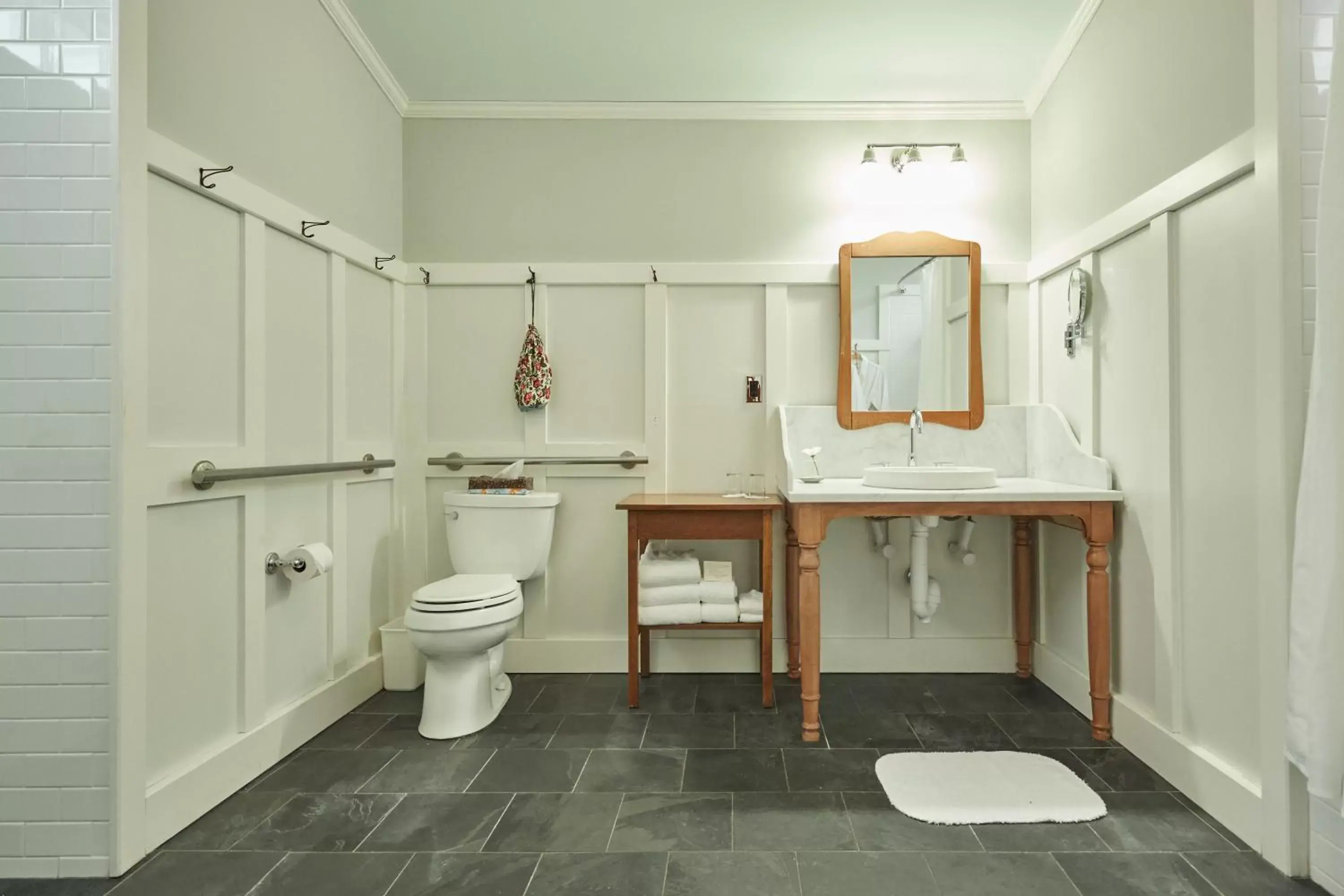 Bathroom in The Red Lion Inn