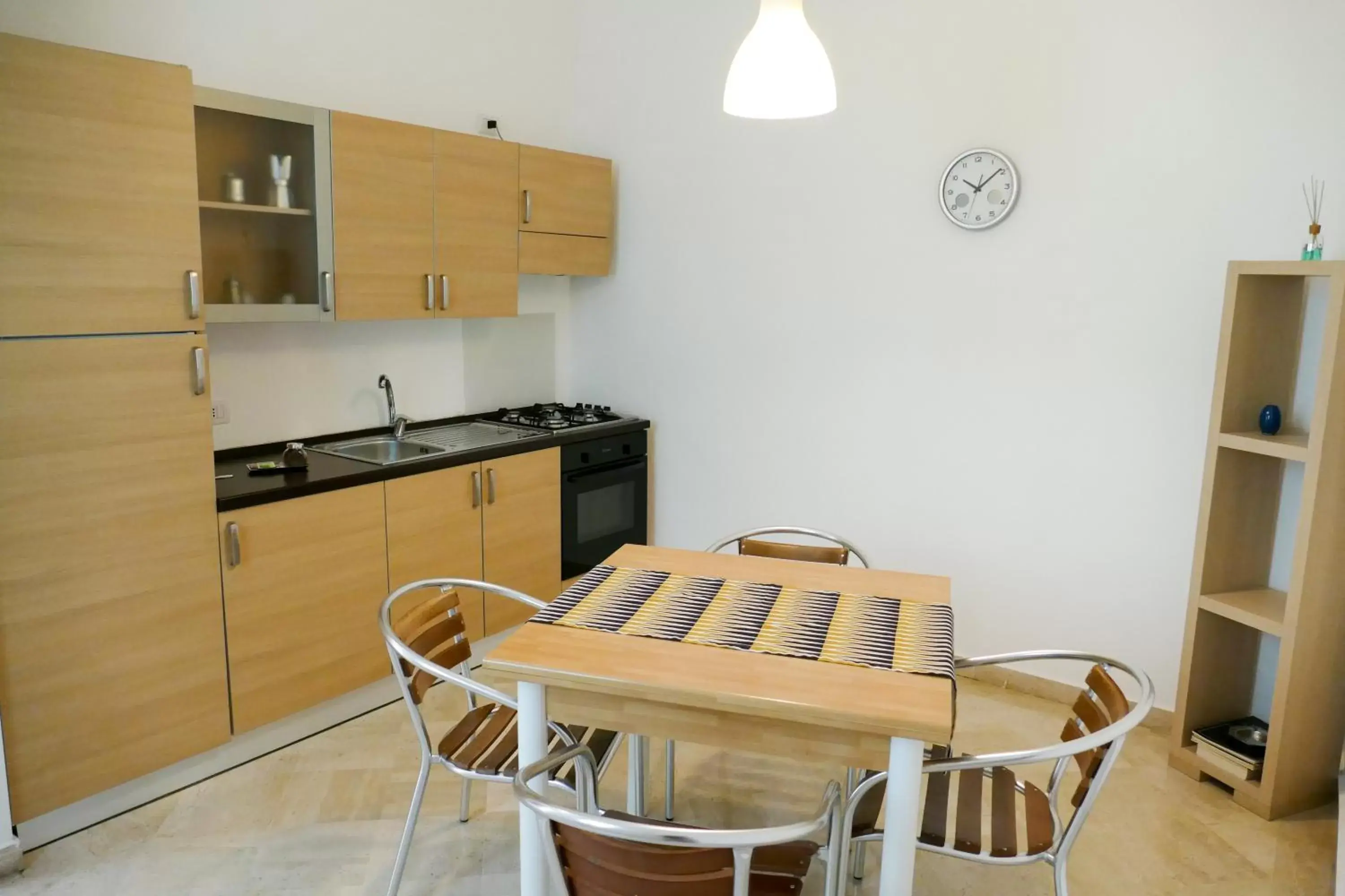 Kitchen or kitchenette, Dining Area in Visa Residence