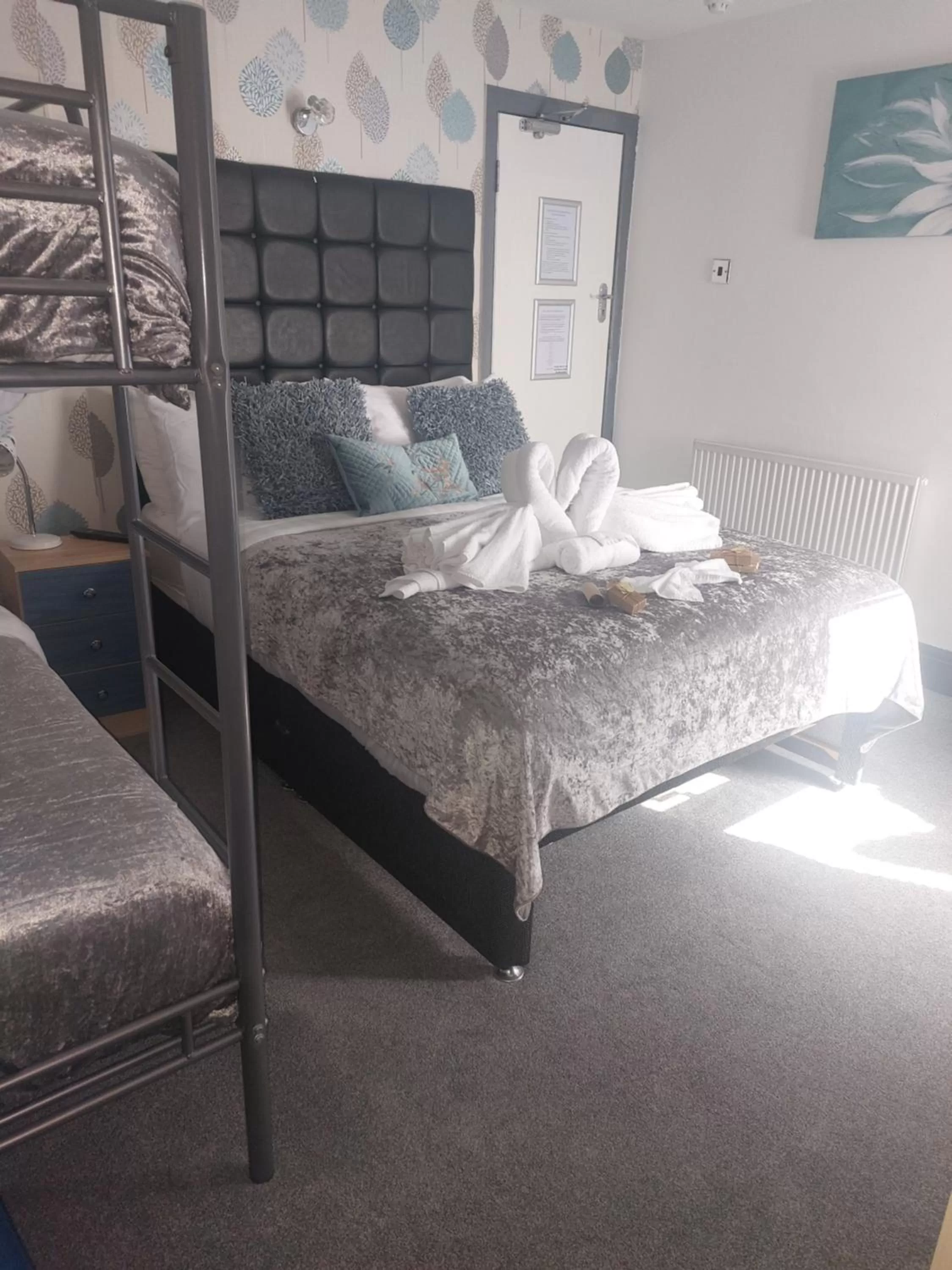 Deluxe Family Room in Kings Boutique Hotel