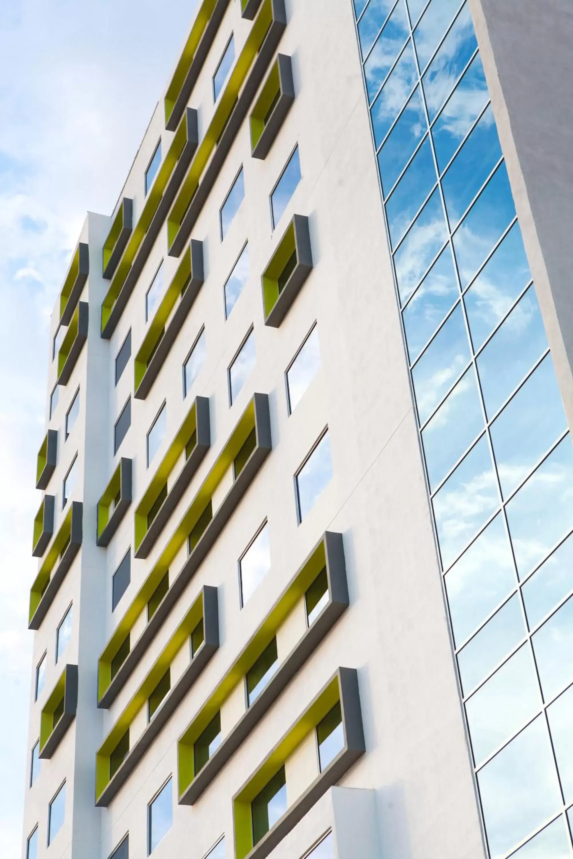Property Building in Holiday Inn Express & Suites Puebla Angelopolis, an IHG Hotel