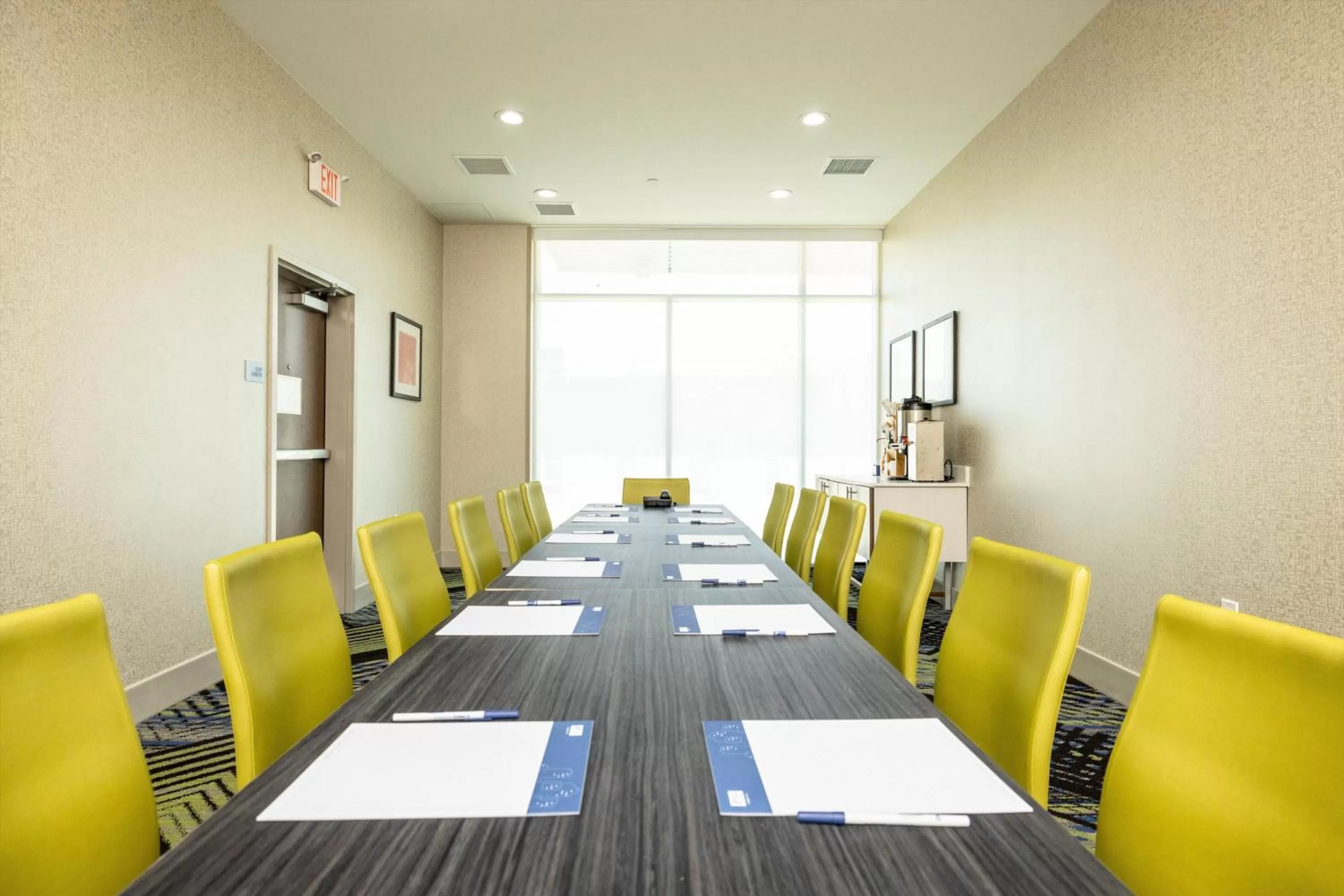 Meeting/conference room in Holiday Inn Express & Suites - San Jose Silicon Valley by IHG