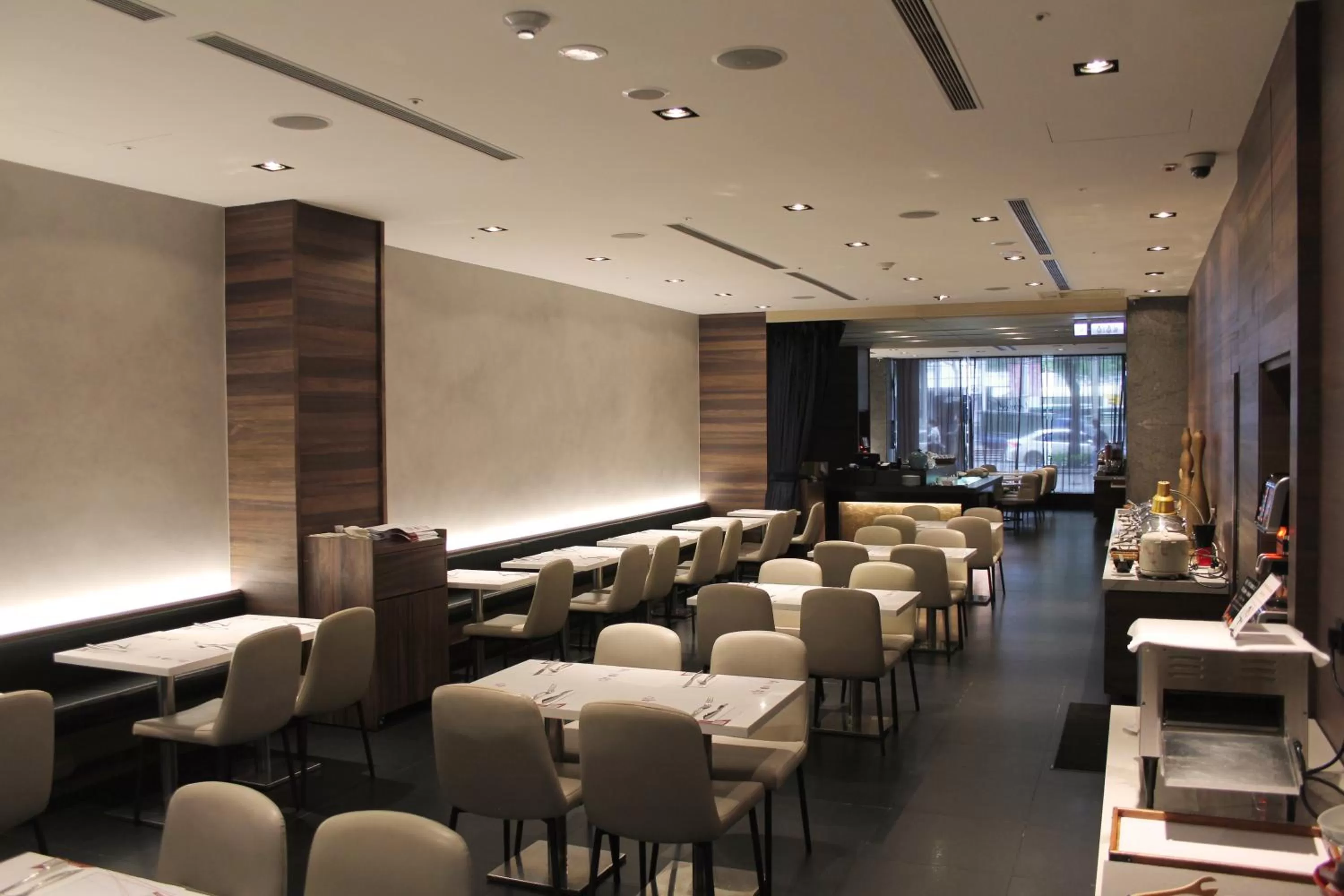 Restaurant/places to eat in WESTGATE Hotel