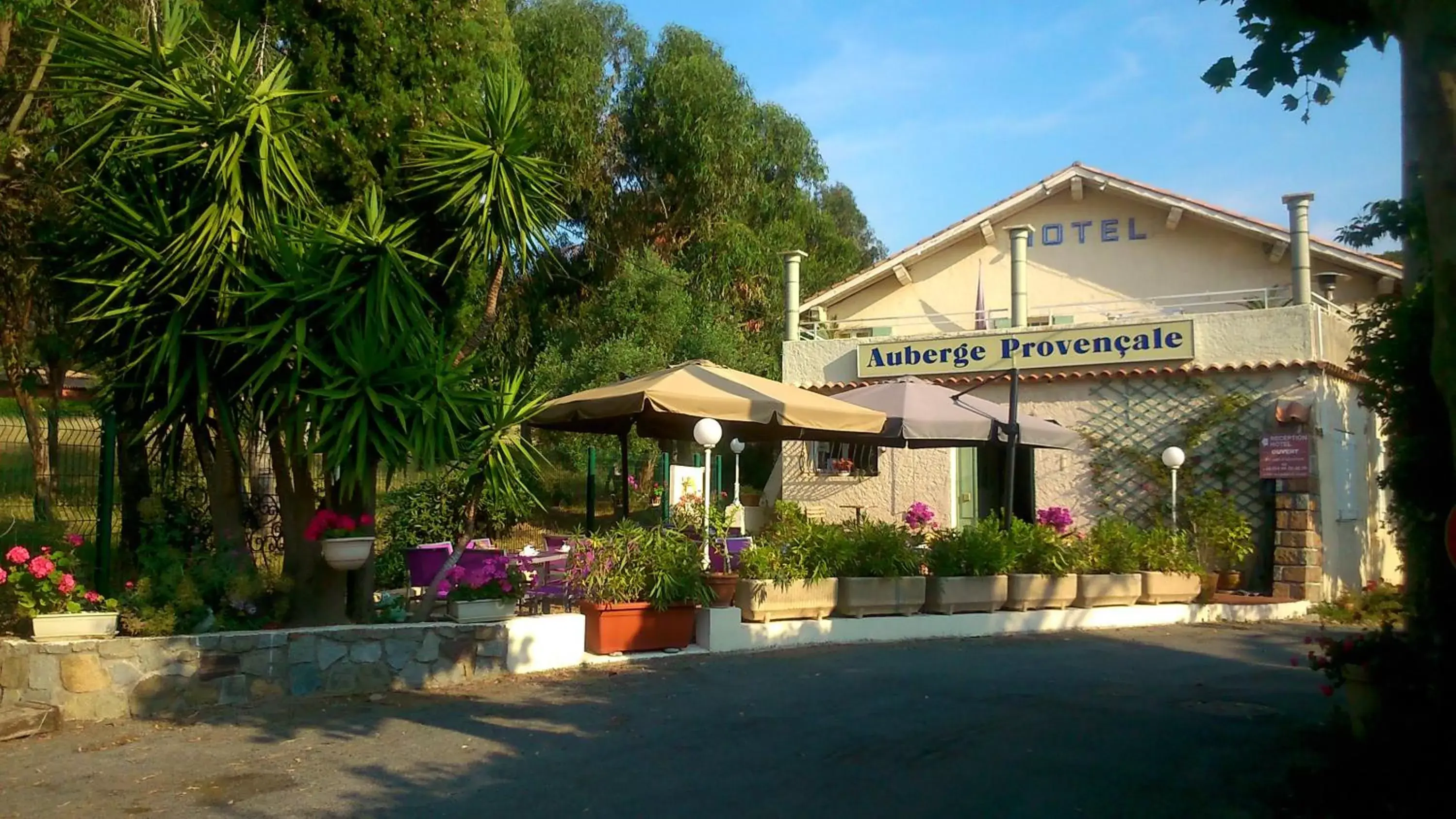 Balcony/Terrace, Property Building in Hôtel Auberge Provençale