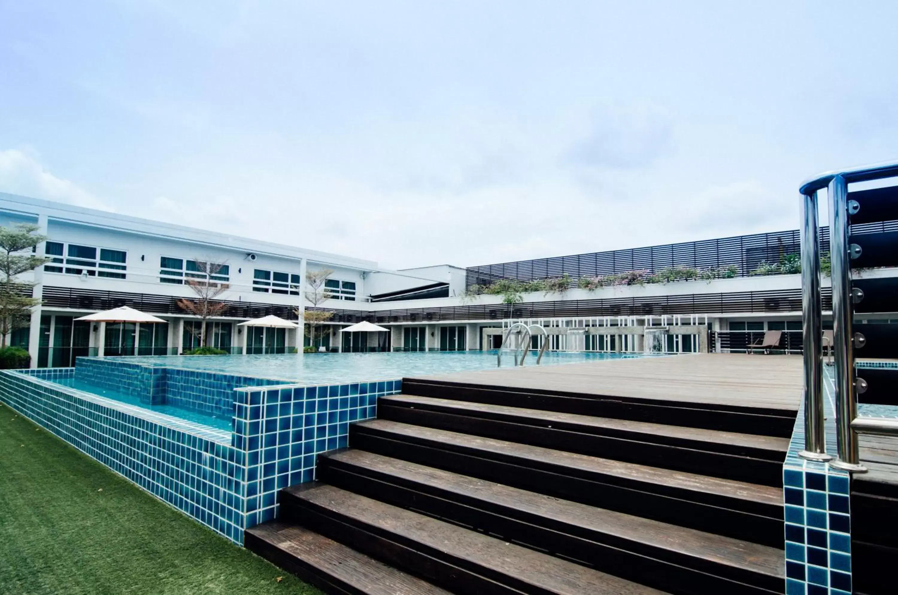 Swimming Pool in Hotel Sfera