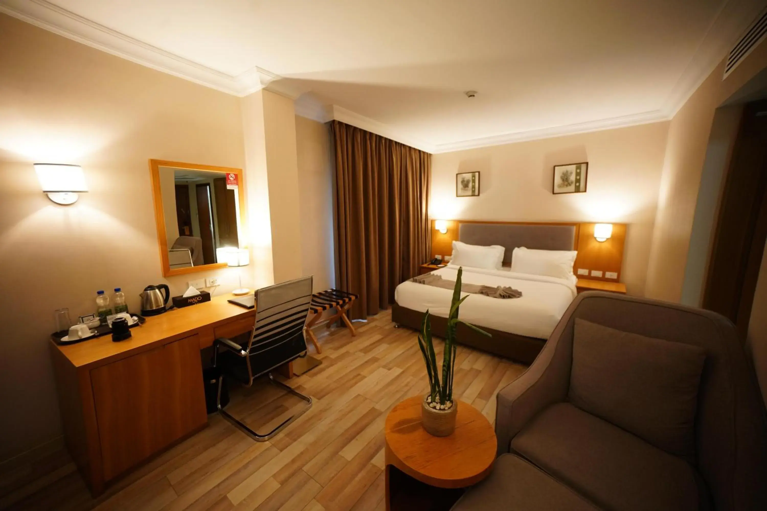 Business facilities in Mado Hotel