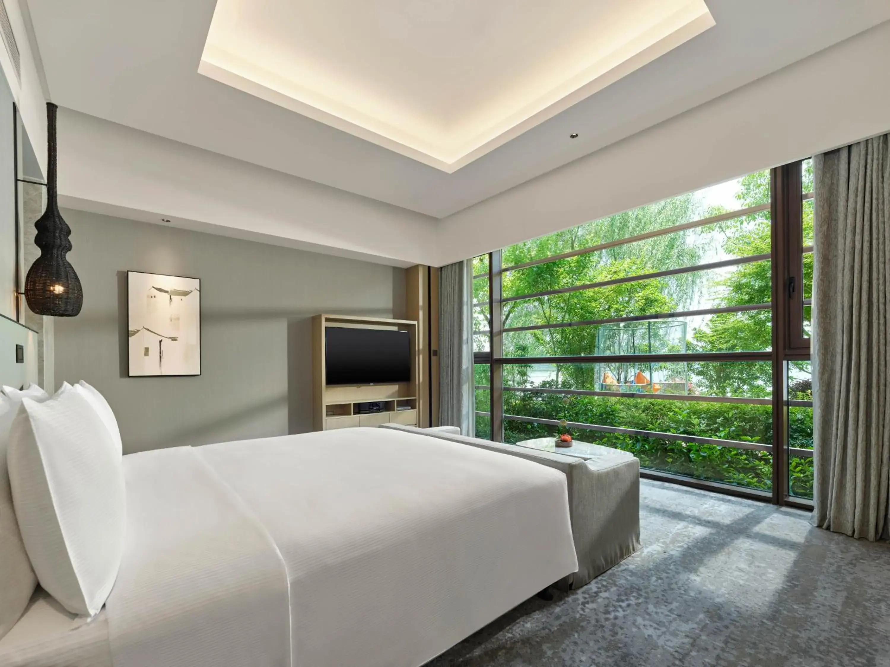 Bed in Hilton Shanghai Songjiang Guangfulin