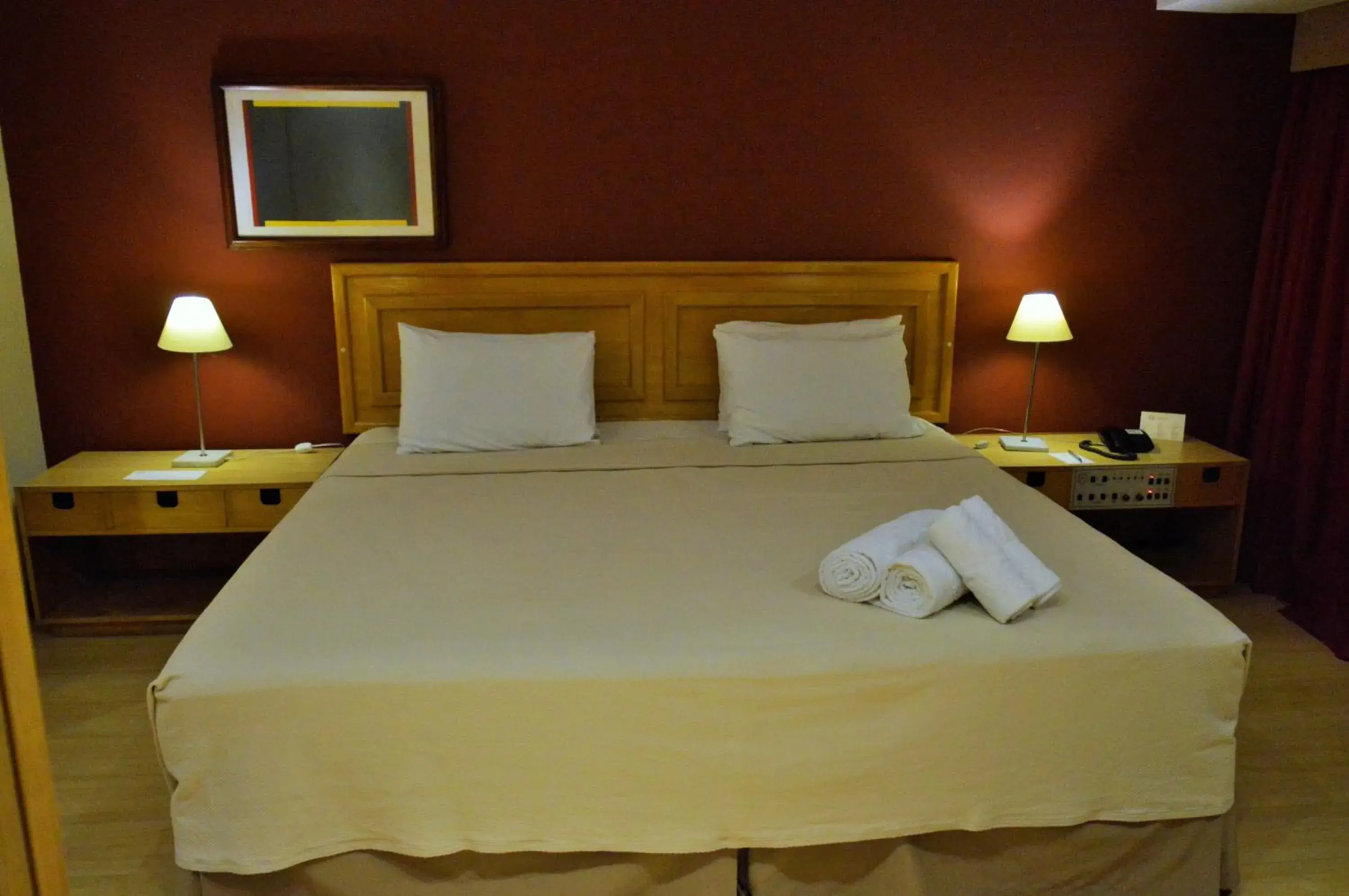 Photo of the whole room, Bed in South American Copacabana Hotel