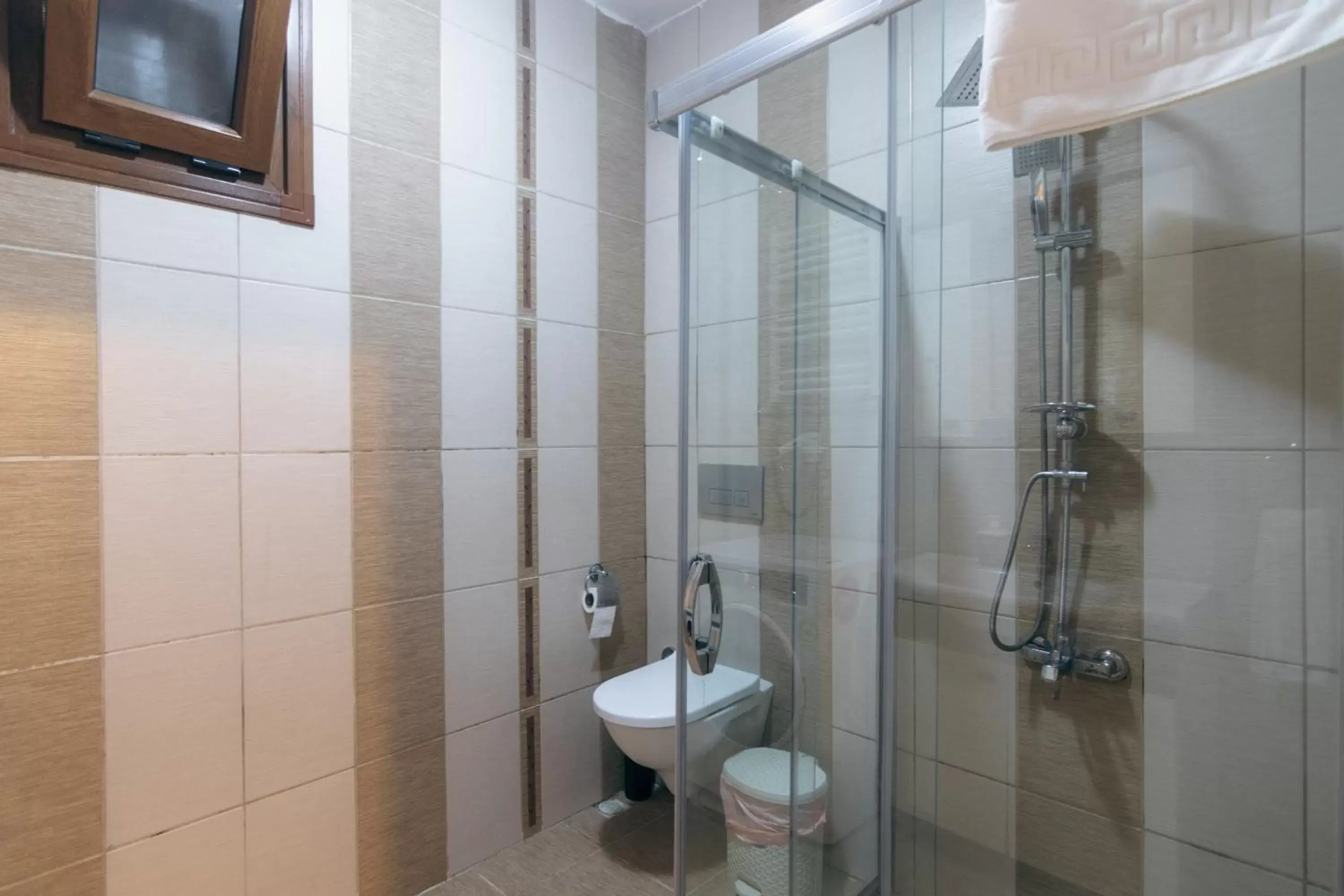 Shower, Bathroom in Zendy Suite Hotel