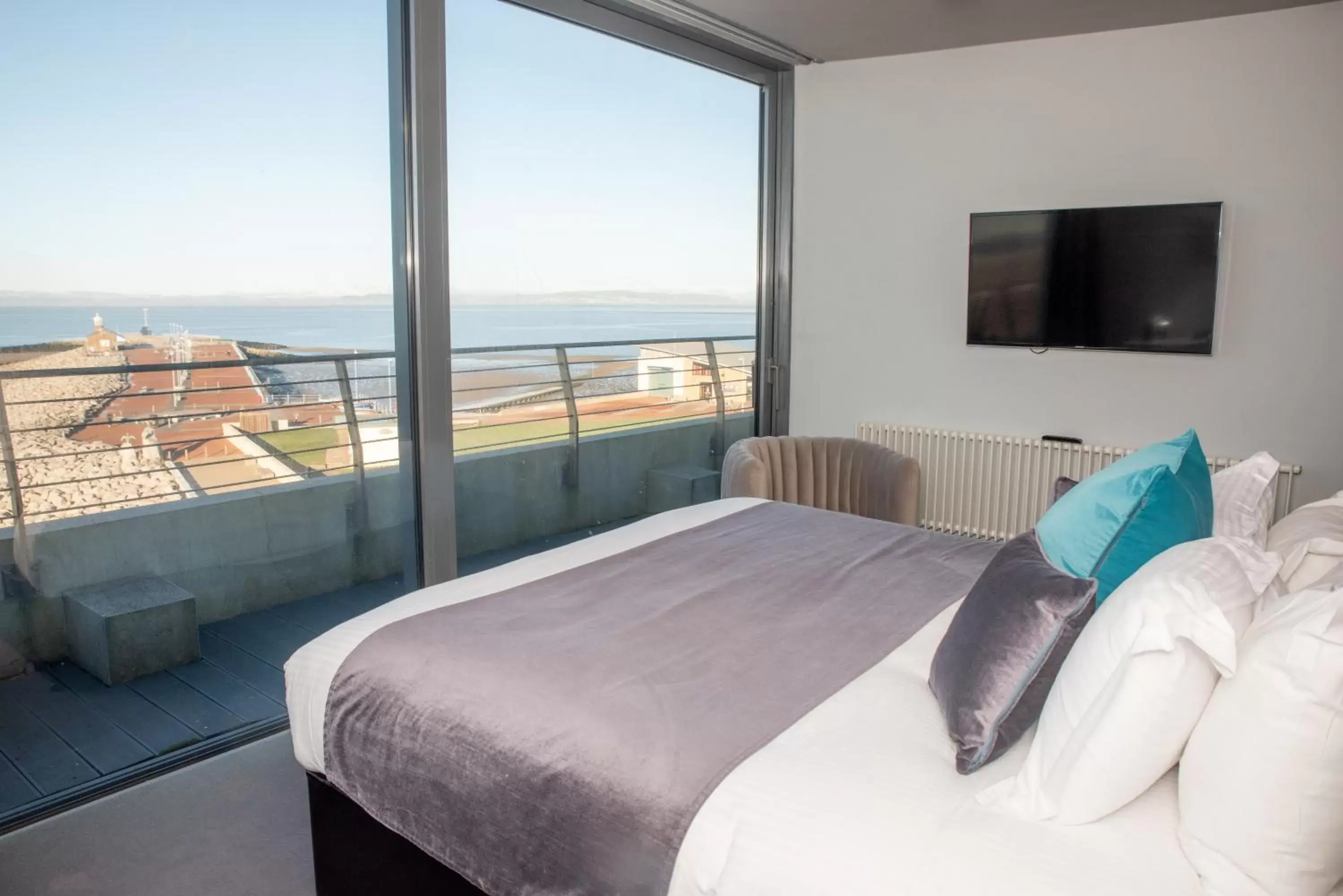 Natural landscape, Bed in Midland Hotel