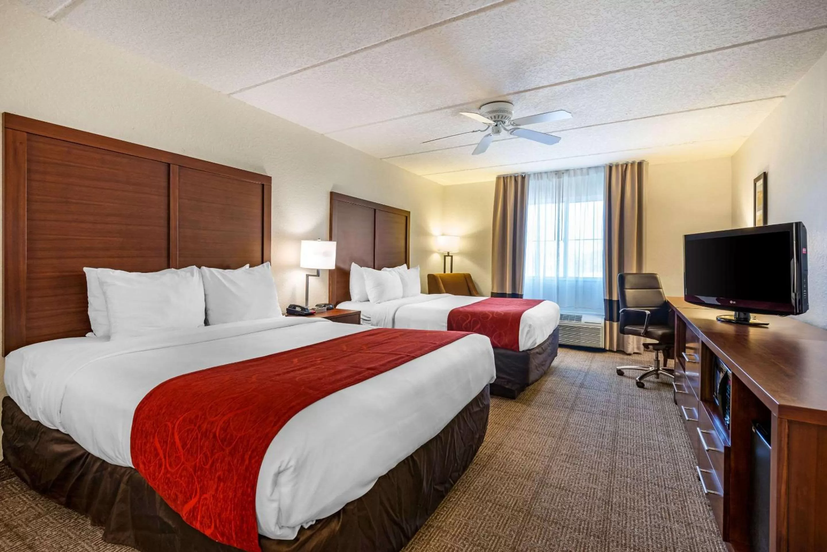 Photo of the whole room, Bed in Comfort Inn Kissimmee-Lake Buena Vista South