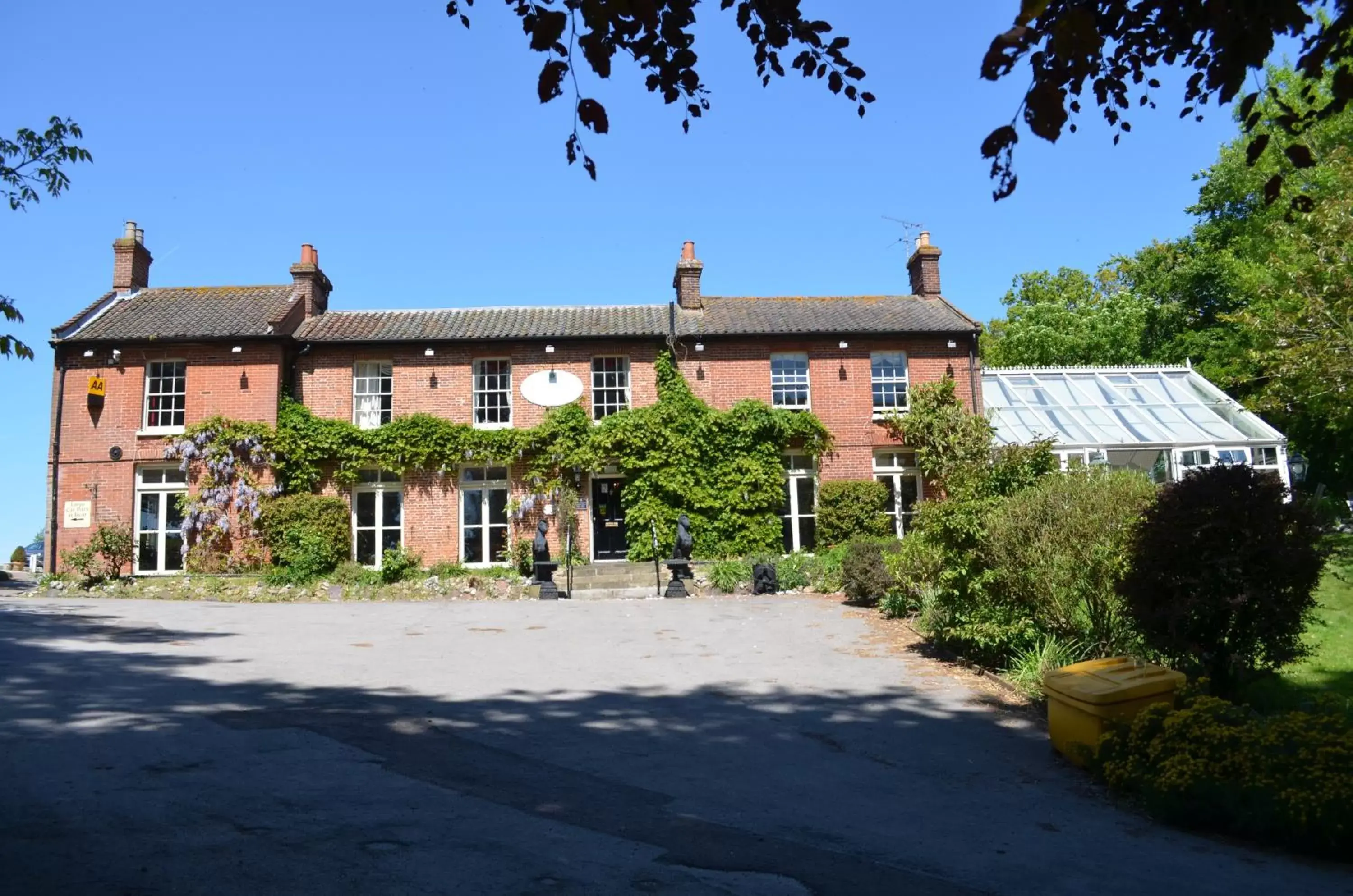 Property Building in Scarborough Hill Country Inn