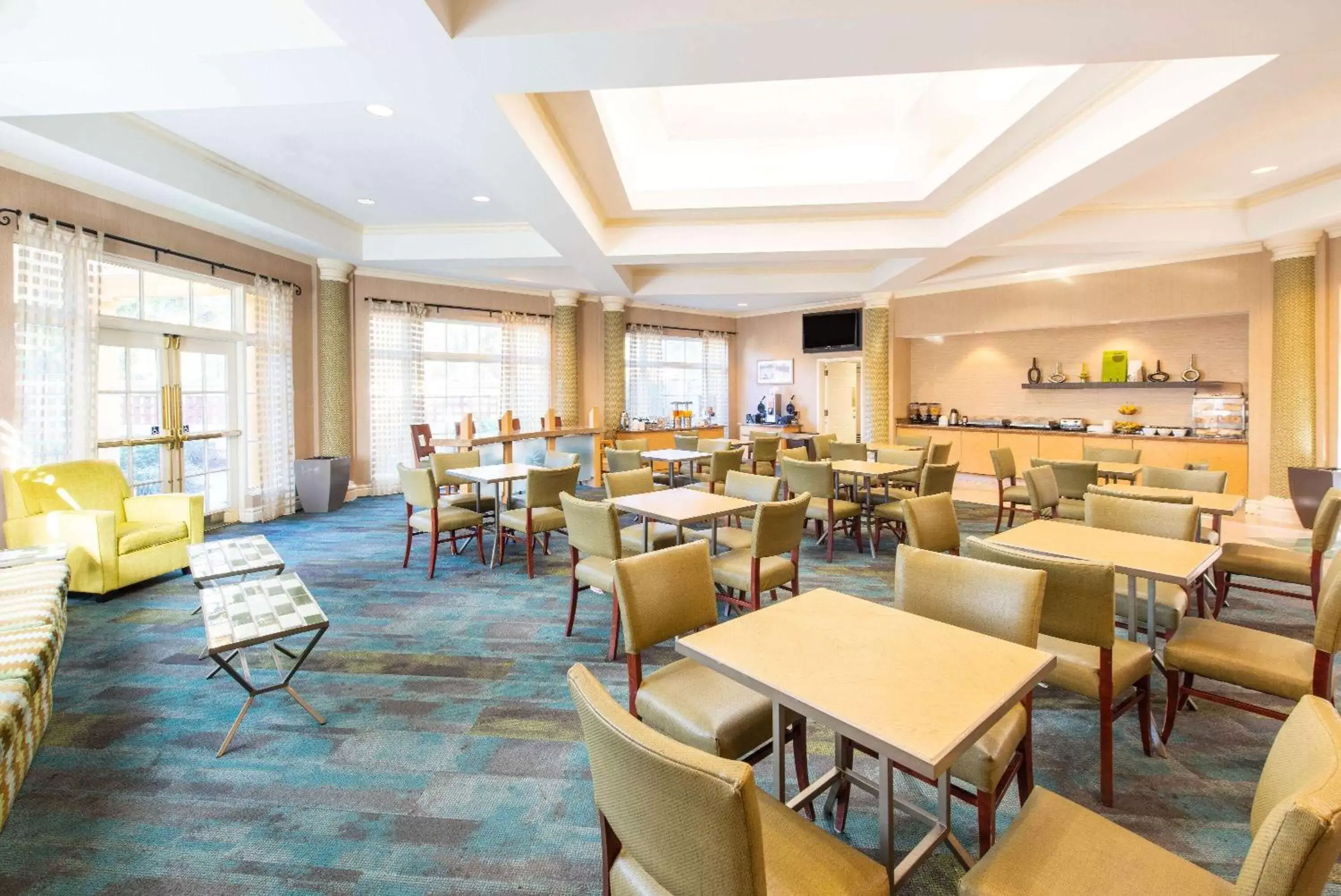 Breakfast, Restaurant/Places to Eat in La Quinta by Wyndham Tampa Brandon Regency Park