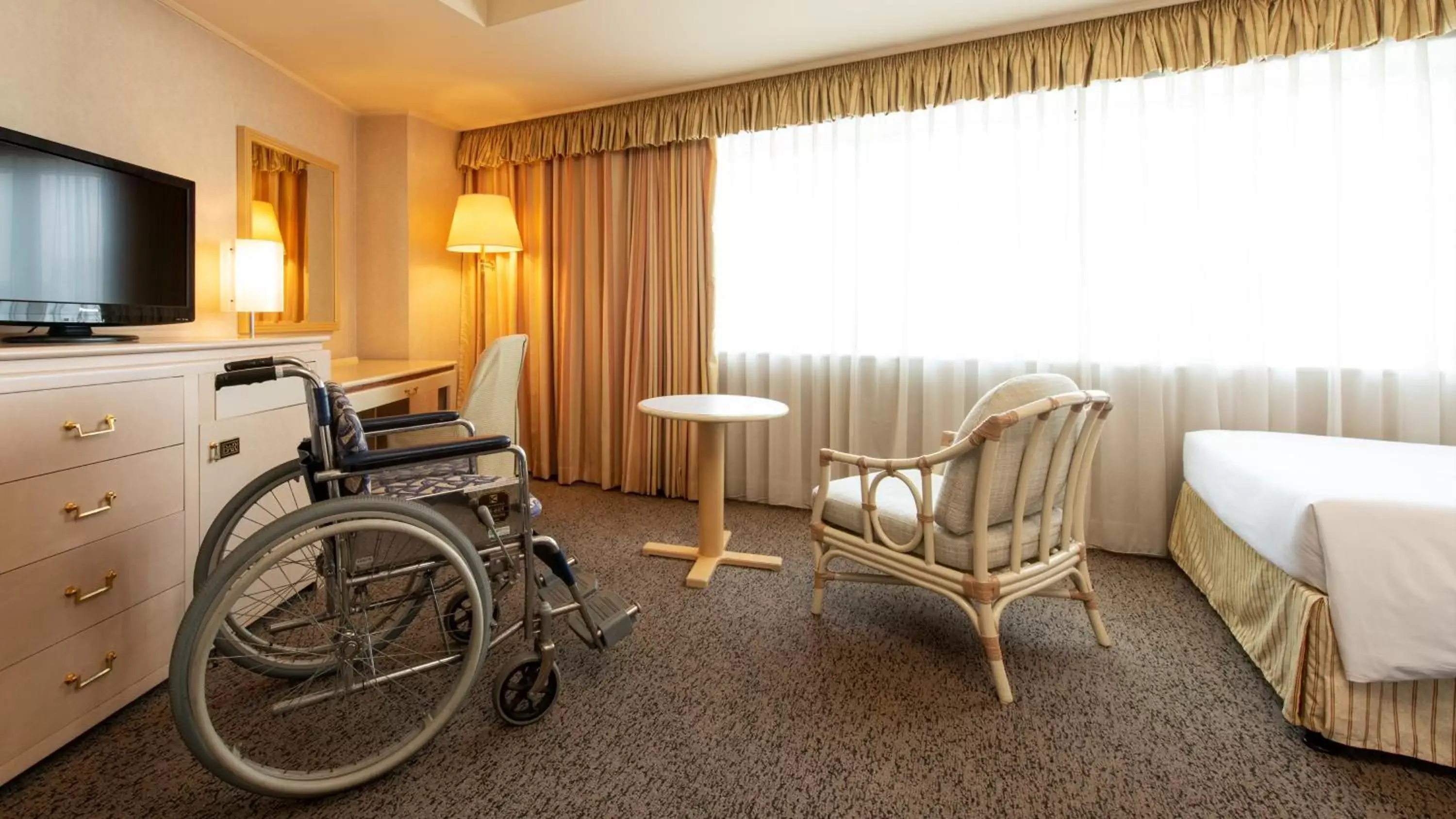 Photo of the whole room, Seating Area in InterContinental Yokohama Grand, an IHG Hotel