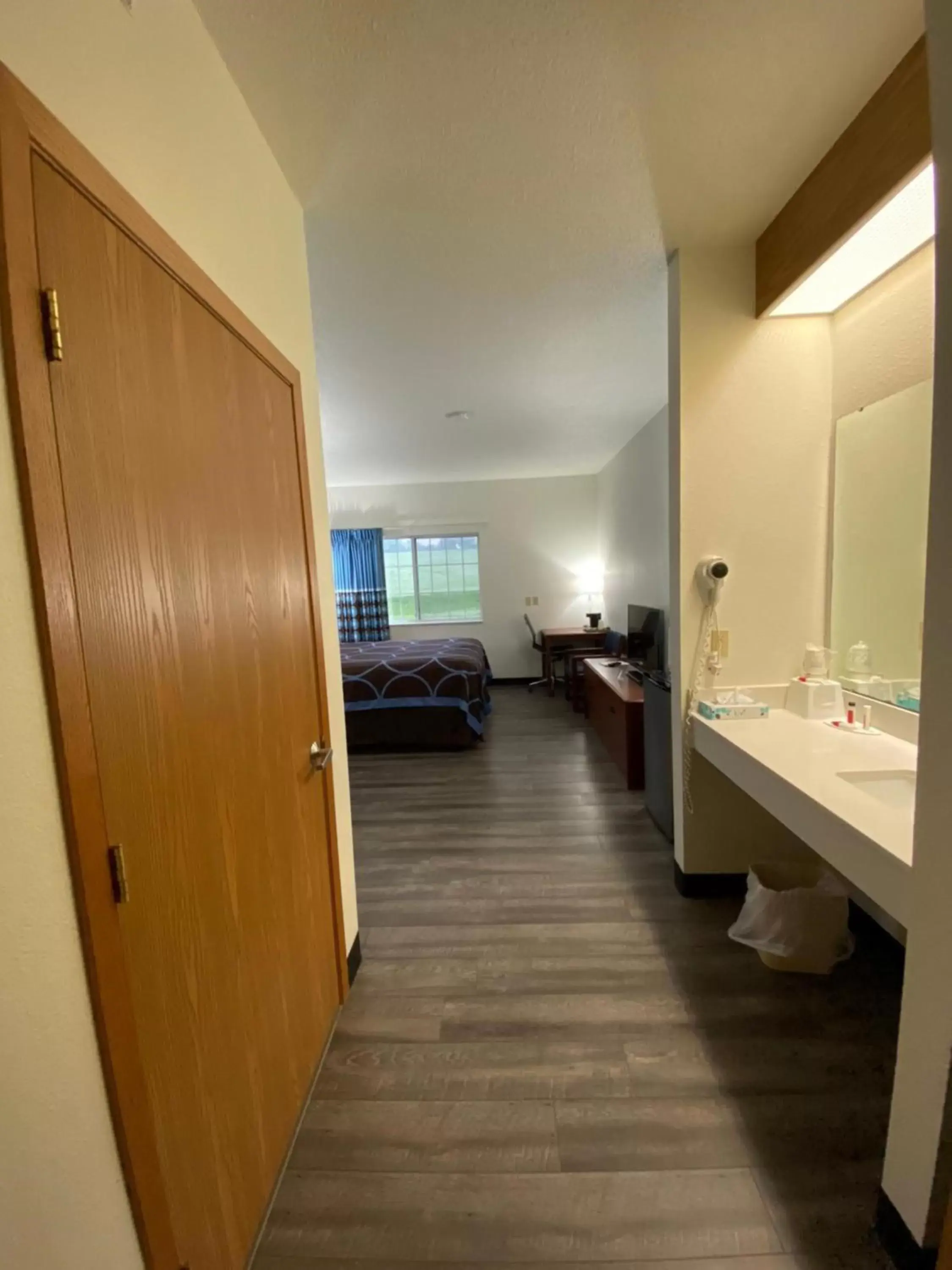 Photo of the whole room in Super 8 by Wyndham Ida Grove Photo of the whole room in Super 8 by Wyndham Ida Grove