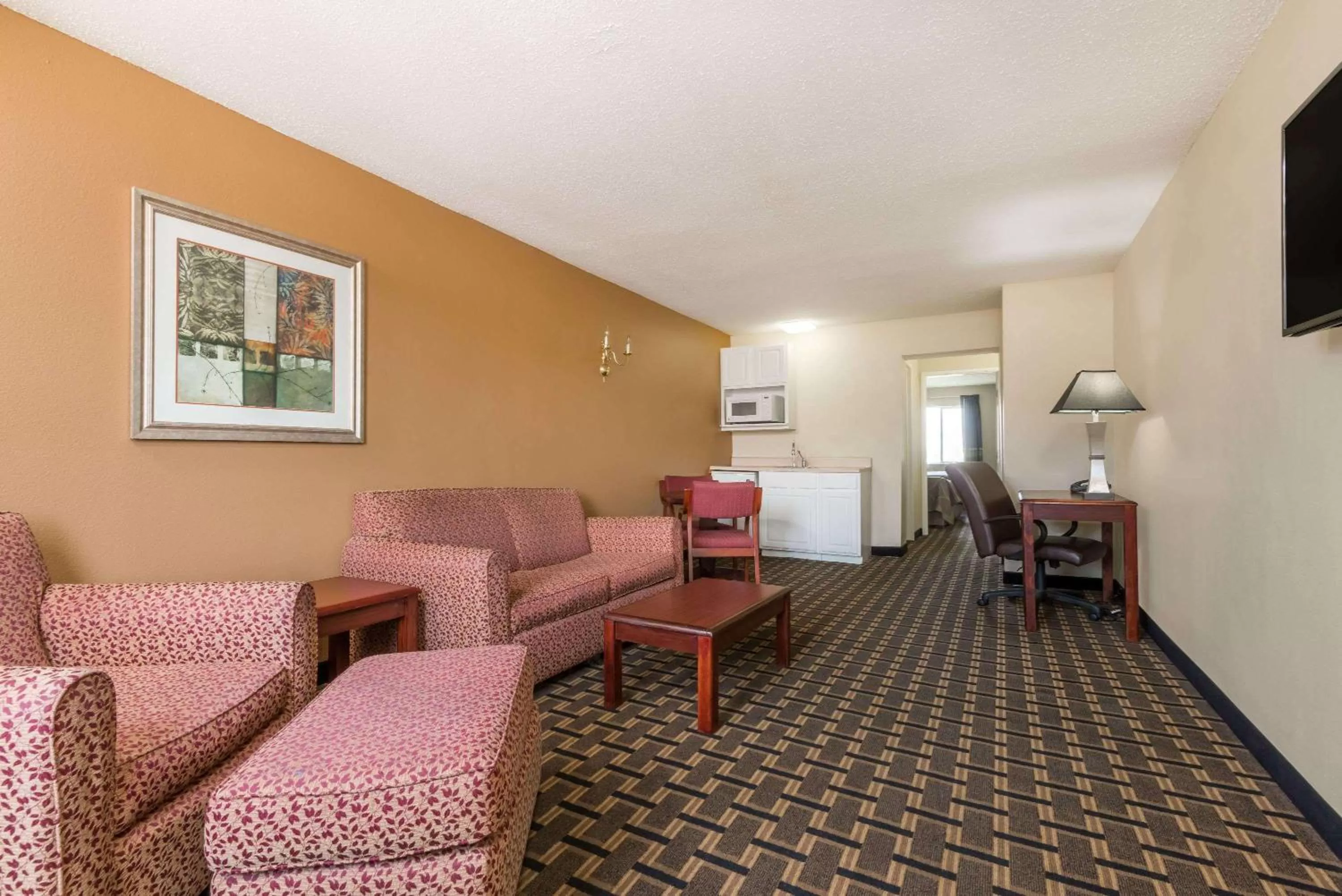 Photo of the whole room in Super 8 by Wyndham Indianapolis/NE/Castleton Area
