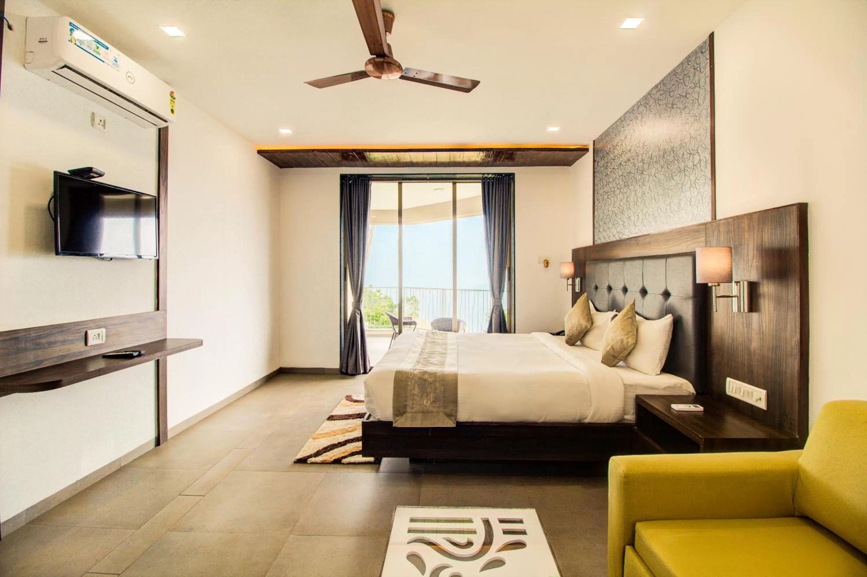 Photo of the whole room, Bed in Mountain Breeze Resort, Mahabaleshwar