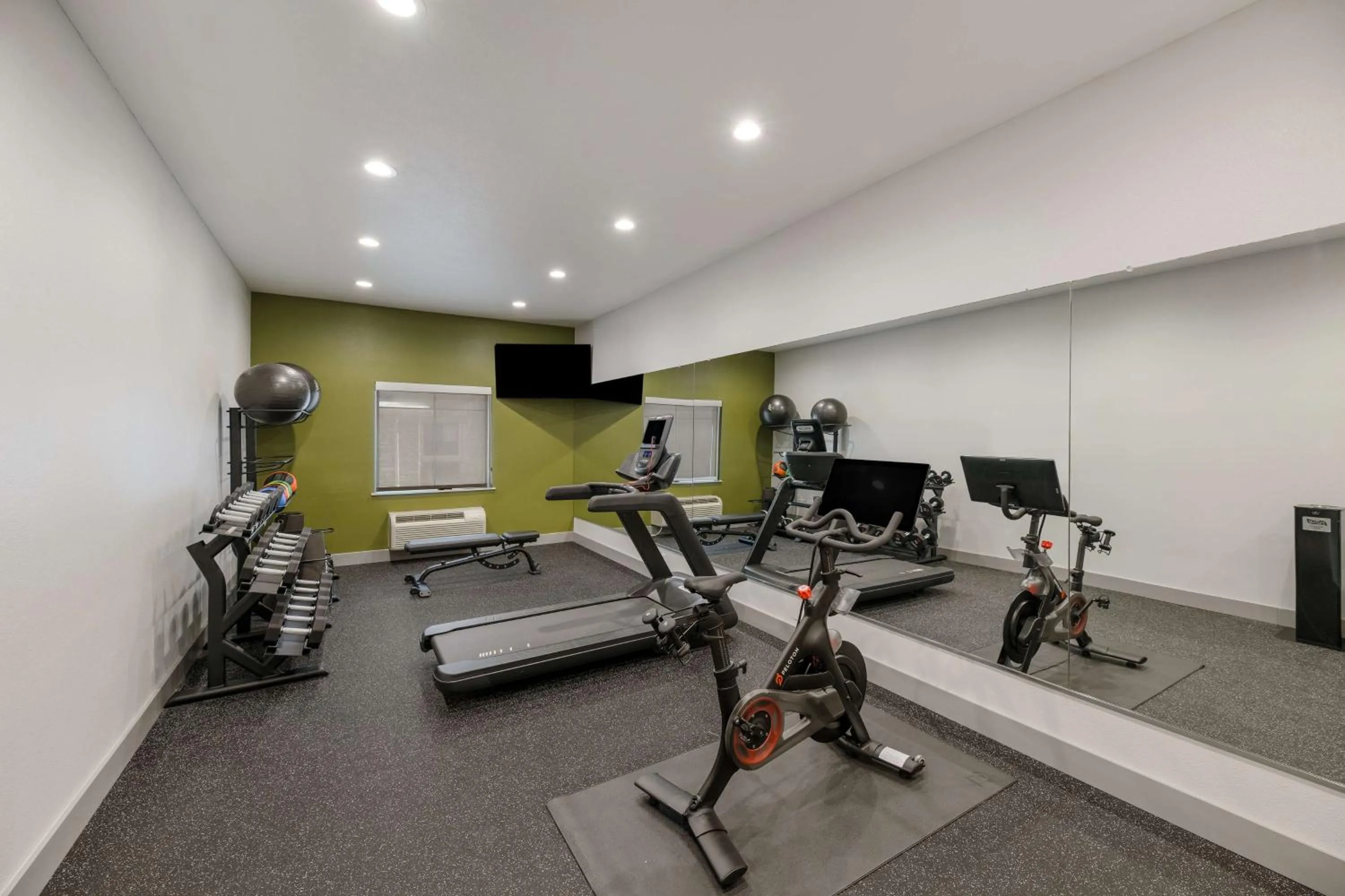 Fitness centre/facilities in Spark by Hilton Midland South