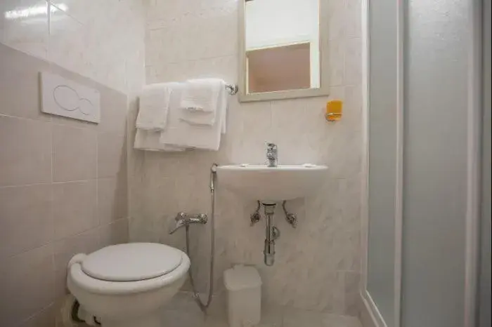 Bathroom in Hotel Aldobrandini