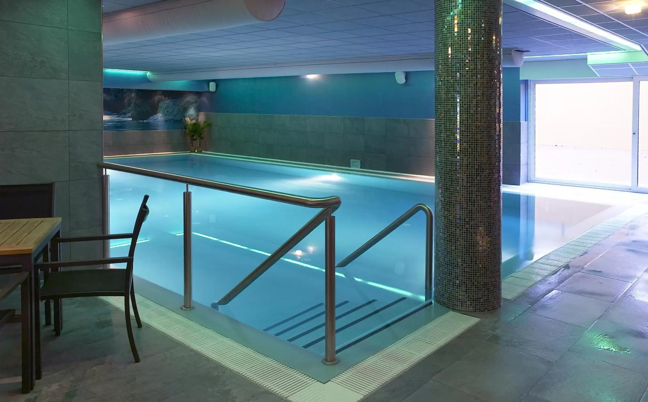 Swimming Pool in Hotel & Appartementen - De Zeven Heuvelen