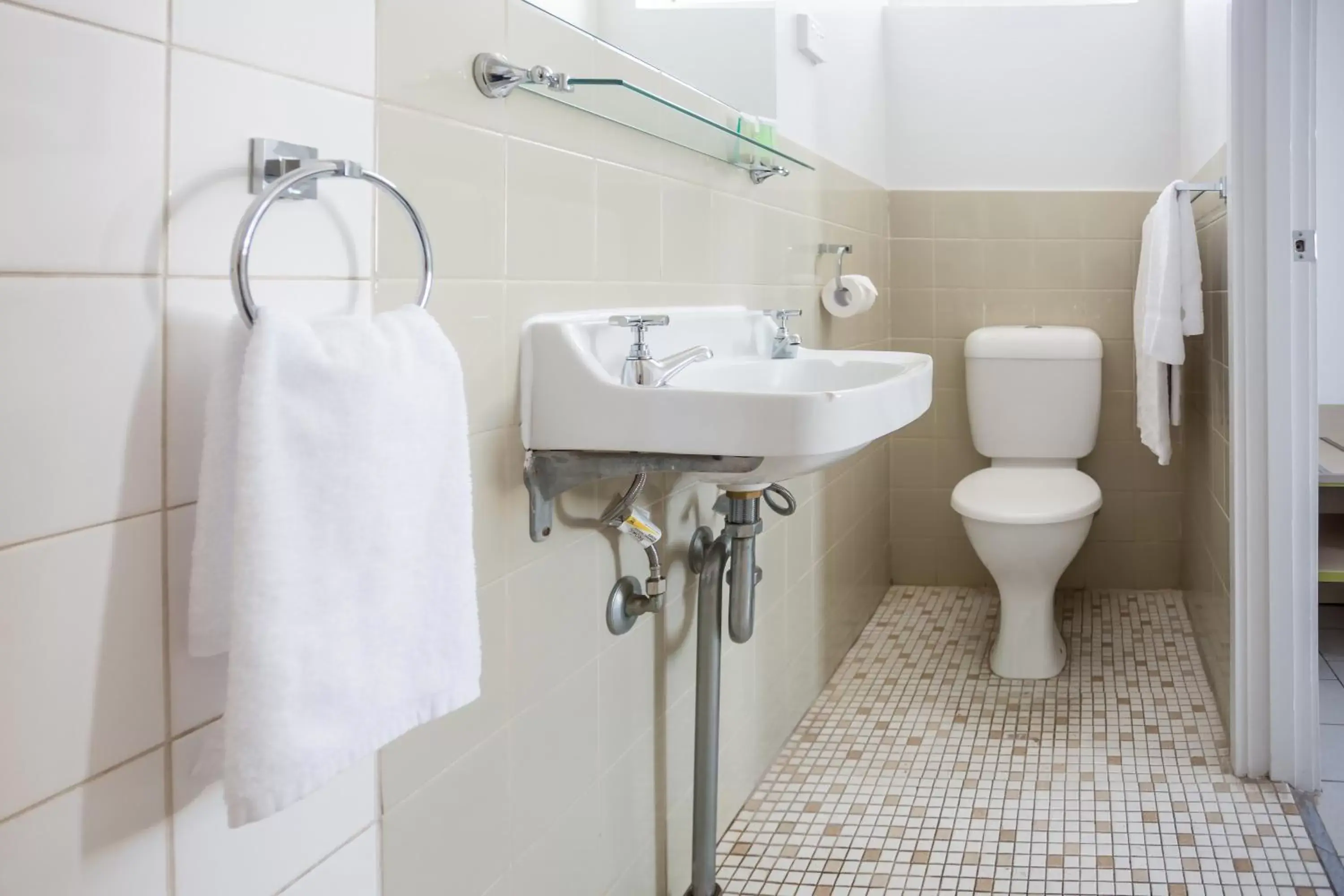 Bathroom in Nightcap at Emerald Star Hotel